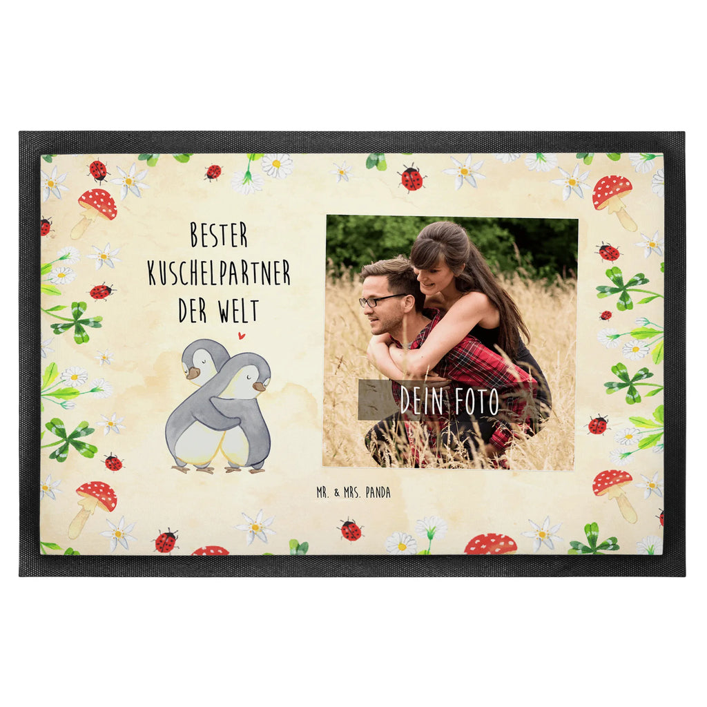Personalisierte Foto Fußmatte Pinguin Bester Kuschelpartner der Welt Personalisierte Foto Fußmatte, für, Dankeschön, Geschenk, Schenken, Geburtstag, Geburtstagsgeschenk, Geschenkidee, Danke, Bedanken, Mitbringsel, Freude machen, Geschenktipp, Kuschelpartner, Lebenspartner, Ehepartner, Partner, Ehemann, Ehefrau, Kuscheln, Bett, Liebe, Freund, Freundin, Hochzeitstag, verliebt
