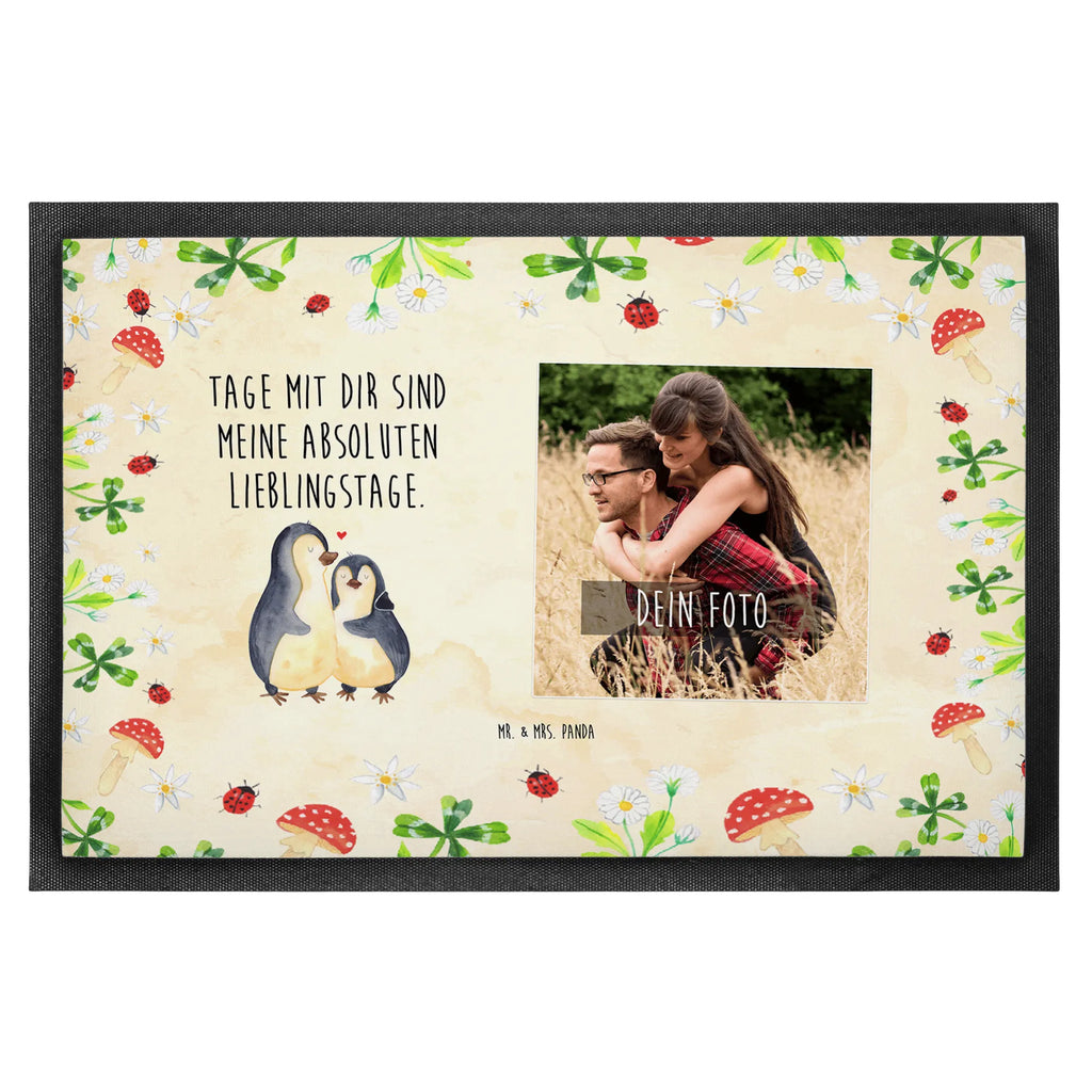 Personalisierte Foto Fußmatte Pinguin umarmen Personalisierte Foto Fußmatte, Pinguin, Liebe, Liebespaar, Liebesbeweis, Liebesgeschenk, Verlobung, Jahrestag, Hochzeitstag, Hochzeit, Hochzeitsgeschenk