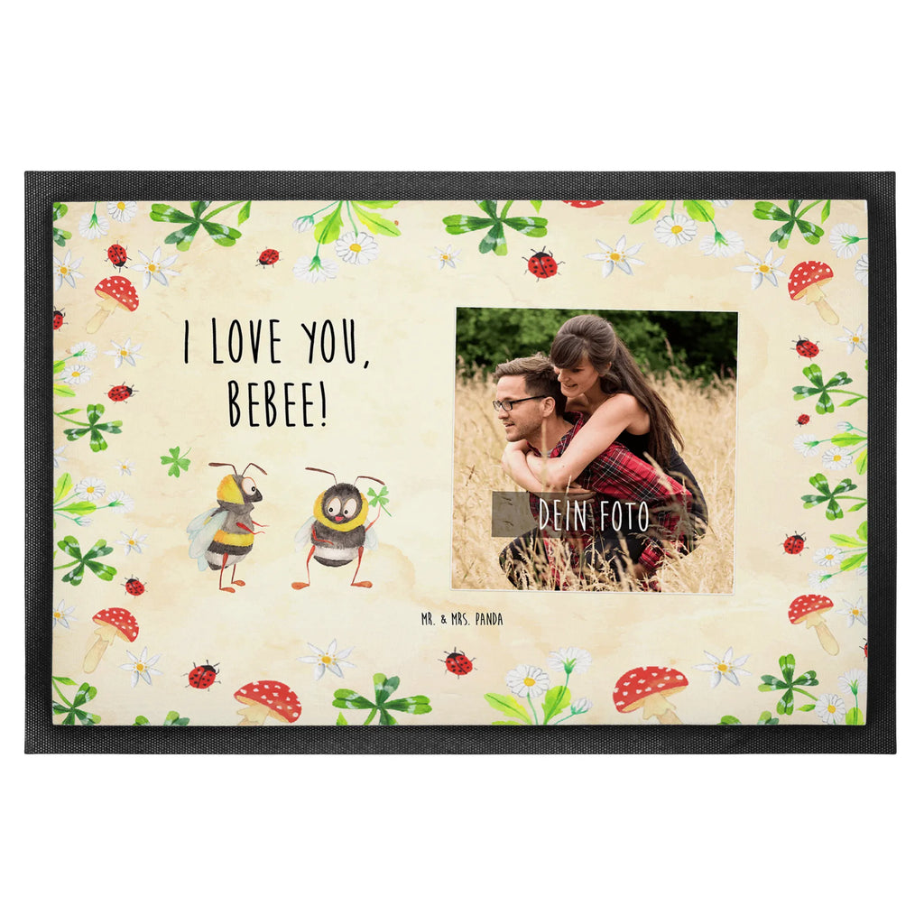 Personalisierte Foto Fußmatte Bienen Paar Personalisierte Foto Fußmatte, Liebe, Partner, Freund, Freundin, Ehemann, Ehefrau, Heiraten, Verlobung, Heiratsantrag, Liebesgeschenk, Jahrestag, Hocheitstag, Schildkröten, Mitbringsel, Geschenk für Frauen, Geschenk für Freundin, verliebte Schildkröten, Hochzeitstag, Liebesbeweis, Valentinstag, für Männer, für Ehemann, Geschenk für Partner