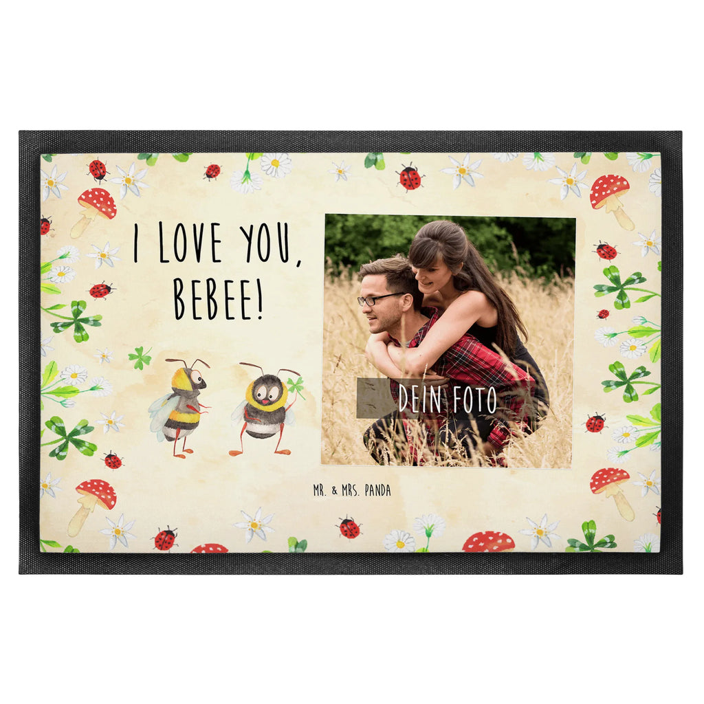 Personalisierte Foto Fußmatte Bienen Paar Personalisierte Foto Fußmatte, Liebe, Partner, Freund, Freundin, Ehemann, Ehefrau, Heiraten, Verlobung, Heiratsantrag, Liebesgeschenk, Jahrestag, Hocheitstag, Schildkröten, Mitbringsel, Geschenk für Frauen, Geschenk für Freundin, verliebte Schildkröten, Hochzeitstag, Liebesbeweis, Valentinstag, für Männer, für Ehemann, Geschenk für Partner
