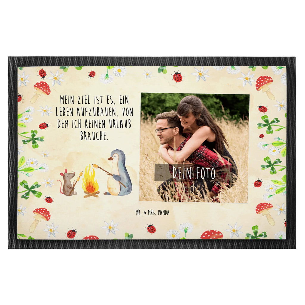 Personalisierte Foto Fußmatte Pinguin Lagerfeuer Personalisierte Foto Fußmatte, Pinguin, grillen, Feuer, Maus, Motivation, Büro, Leben, Pinguine, Arbeit, Liebe, Büroalltag, Neustart, Lebensmotivation, Lagerfeuer, Lebensspruch, Marshmallows, Job