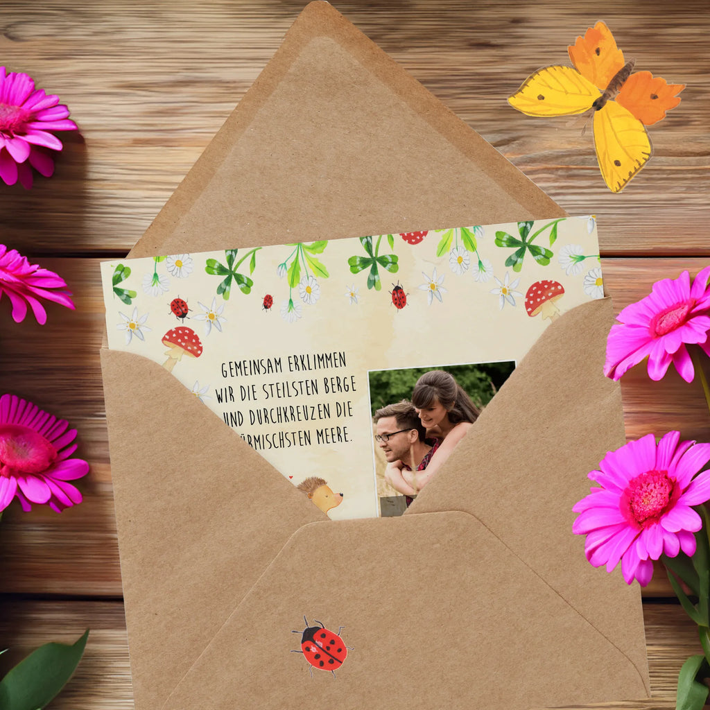 Personalized Photo Deluxe Card Hedgehogs holding hands Personalisierte Foto Grußkarte, Liebe, Partner, Freund, Freundin, Ehemann, Ehefrau, Heiraten, Verlobung, Heiratsantrag, Liebesgeschenk, Jahrestag, Hocheitstag, Igelliebe, Hochzeit, Love, große Liebe, Lieblingsmensch, Geschenk für zwei, Igel, Liebesbeweis, Liebesbotschaft, Hand in Hand, Gemeinsamkeit