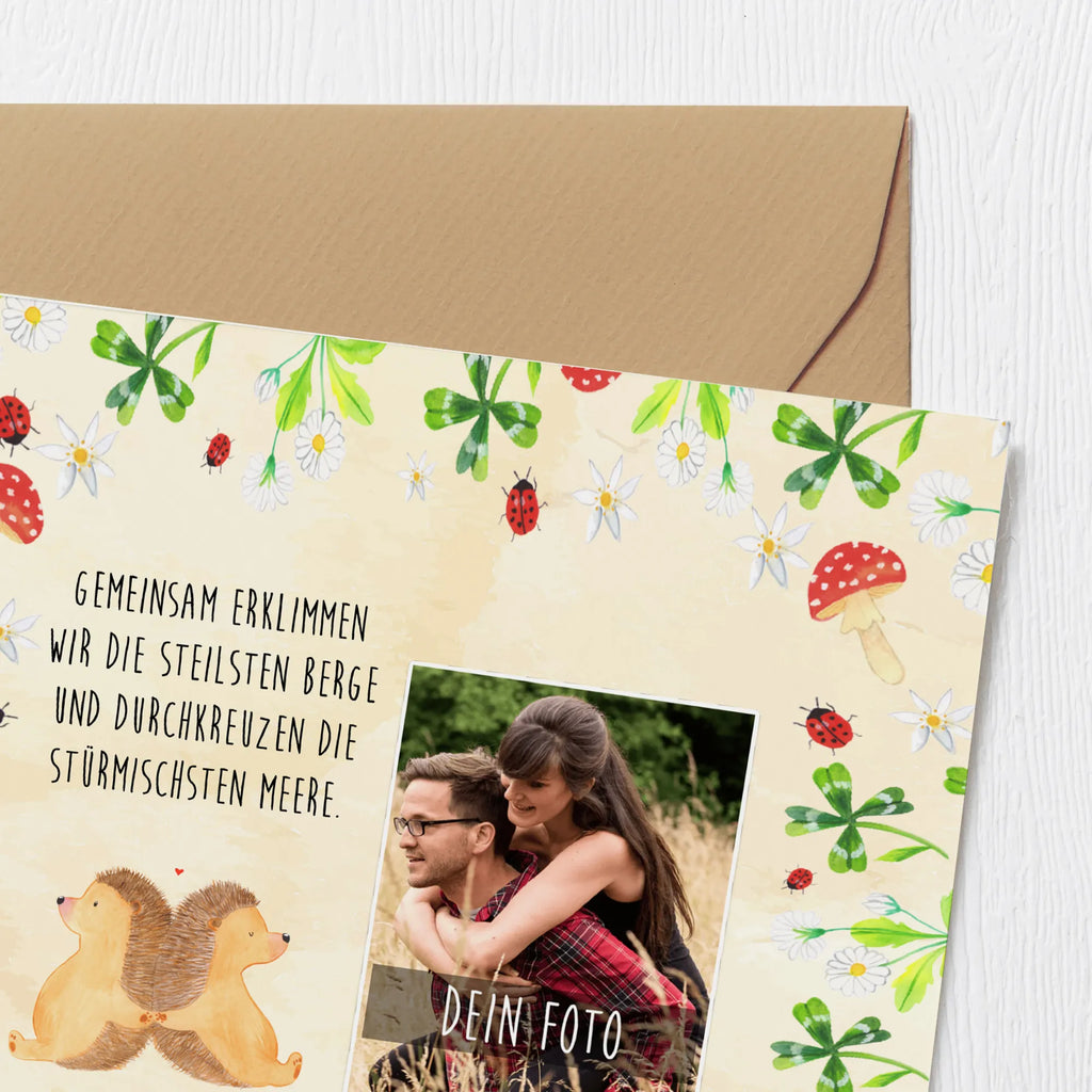 Personalized Photo Deluxe Card Hedgehogs holding hands Personalisierte Foto Grußkarte, Liebe, Partner, Freund, Freundin, Ehemann, Ehefrau, Heiraten, Verlobung, Heiratsantrag, Liebesgeschenk, Jahrestag, Hocheitstag, Igelliebe, Hochzeit, Love, große Liebe, Lieblingsmensch, Geschenk für zwei, Igel, Liebesbeweis, Liebesbotschaft, Hand in Hand, Gemeinsamkeit