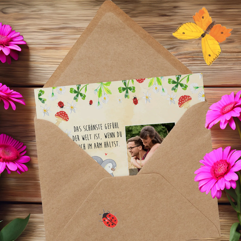 Personalized Photo Deluxe Card penguins Cuddle Personalisierte Foto Grußkarte, Liebe, Partner, Freund, Freundin, Ehemann, Ehefrau, Heiraten, Verlobung, Heiratsantrag, Liebesgeschenk, Jahrestag, Hocheitstag, Geschenk für Partner, Geschenk für Freundin, Hochzeitstag, für Männer, Geschenk für Frauen, Valentinstag, Liebesbeweis, Mitbringsel, für Ehemann