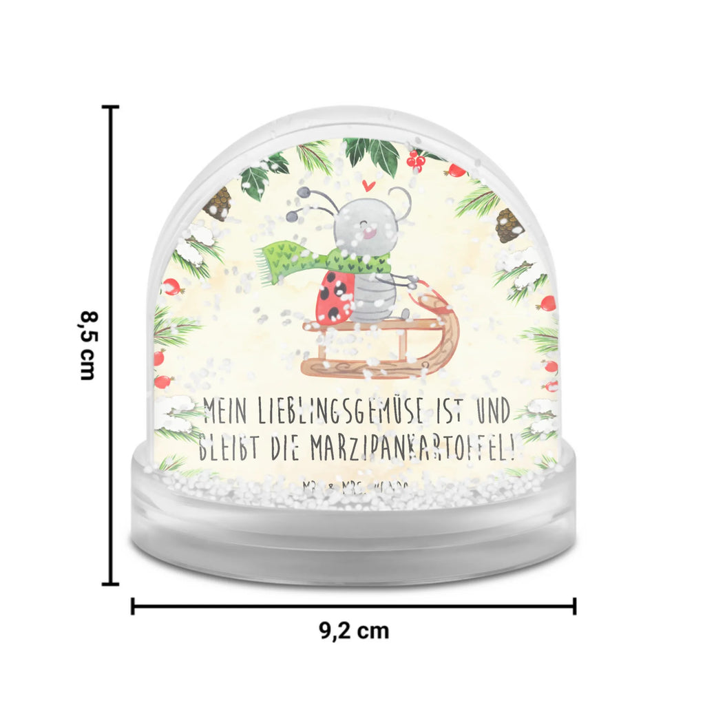 Schneekugel Smörle Rodeln Schneekugel Klein, Schneekugel Vintage, Schneekugel Aus Glas, Schneekugel Für Kinder, Schneekugel Mit Motiv, Schneekugel, Schneekugel Mit Musik, Schneekugel Mit Figur, Schneekugel Für Weihnachten, Schneekugel Für Erwachsene, Schneekugel Mit Schnee-Effekt, Geschenkidee Schneekugel, XXL Schneekugel, Schneekugel Mit Spieluhr, Schneekugel Klassisch, Winterdeko Kugel, Schneekugel Mit Licht, Schneekugel Weihnachten, Schneekugel Als Geschenk, Mini Schneekugel, Schneekugel Modern, Schneekugel Mit Stadtmotiv, Schneekugel Nostalgisch, Schneekugel Mit Tannenbaum, Schneekugel Mit Haus, Schneekugel Aus Kunststoff, Schneekugel Mit Engel, Schneekugel Mit Schneemann, Winterkugel, Schneekugel Mit Herz, Deko Schneekugel, Glaskugel Mit Schnee, Schneekugel Mit Tiermotiv, Schneekugel Groß, Weihnachtskugel, Schneekugel Für Advent, Schneekugeln, Schneekugel Mit Weihnachtsmann, Schneekugel Handgemacht, Schneekugel Mit Glitzer, Schüttelkugel, Schneekugel Für Sammler, Schneekugel Romantisch, Schneekugel Für Deko, Winter, Weihnachten, Weihnachtsdeko, Nikolaus, Advent, Heiligabend, Wintermotiv, Schlittenfahren, Marzipan, Smörle