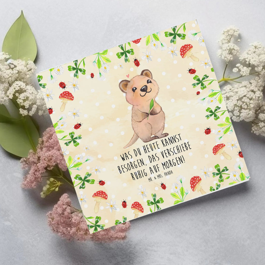 Deluxe Karte Quokka Happy Hochwertige Klappkarte, Hochzeitskarte, Karte, Einladungskarte, Grußkarte, Geburtstagskarte, Klappkarte, Glückwunschkarte, Hochwertige Grußkarte, Tiermotive, Gute Laune, lustige Sprüche, Tiere, Lustiger Spruch, Quokka, Dinge erledigen, Verschieben, Aufschieberitis, Niedliches Tier
