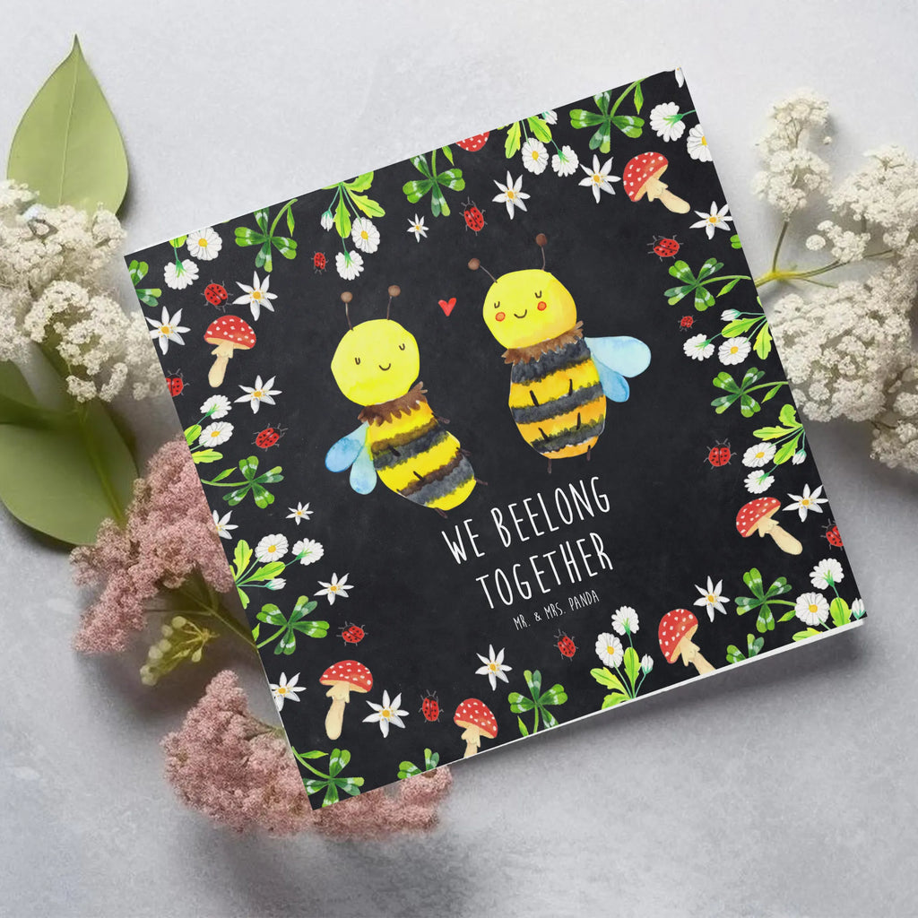 Deluxe Card bee In love Karte, Hochwertige Grußkarte, Hochzeitskarte, Glückwunschkarte, Geburtstagskarte, Hochwertige Klappkarte, Einladungskarte, Klappkarte, Grußkarte, Biene, Wespe, Hummel