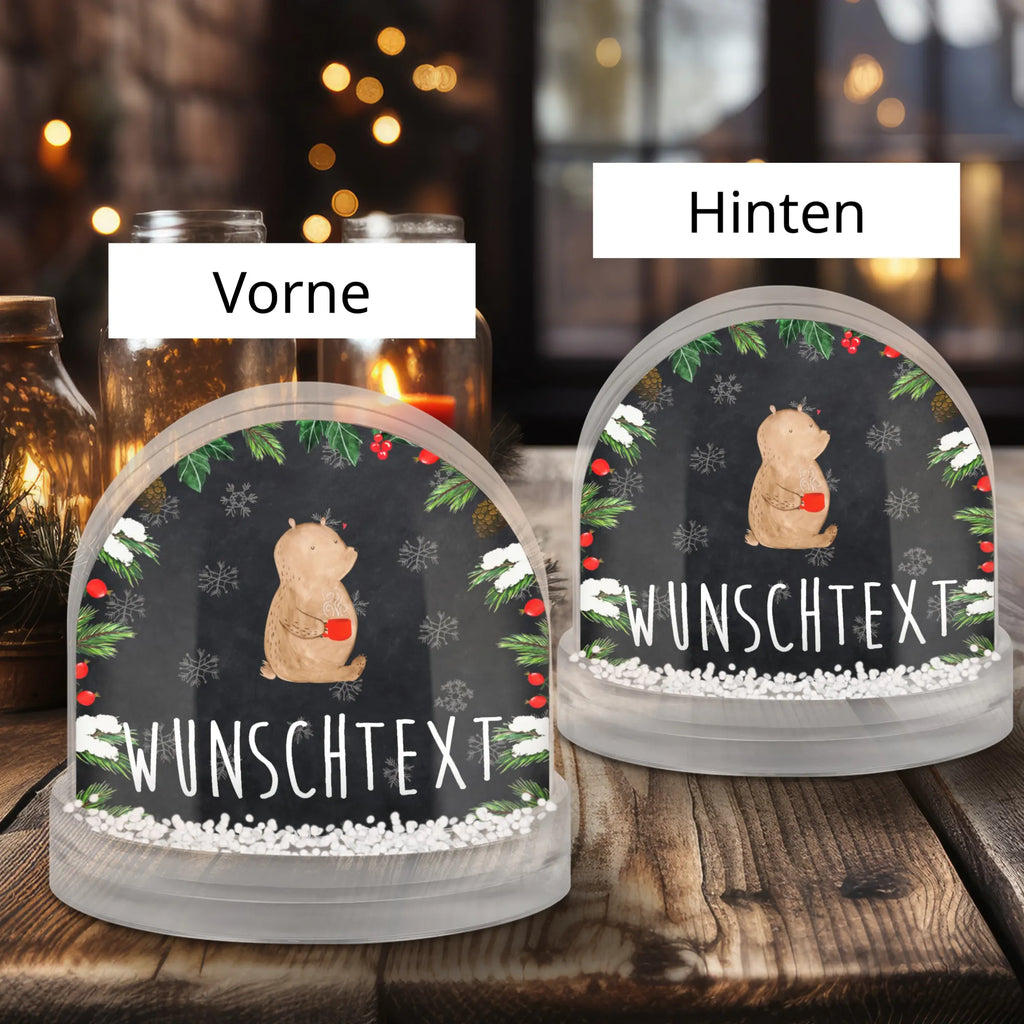 Personalisierte Schneekugel Bär Kaffee Schneekugel Mit Initialen, Schneekugel Mit Spruch, Schneekugel Mit Stadtmotiv Und Namen, Schneekugel Für Erwachsene Mit Namen, Schneekugel Für Sammler Personalisiert, Schneekugel Mit Text, Personalisierte Schneekugel, Moderne Schneekugel Mit Text, Schneekugel Für Paare Mit Gravur, Schneekugel Mit Tiermotiv Und Wunschtext, Winterkugel Mit Wunschtext, Schneekugel Selbst Gestalten, Schneekugel Mit Figur Und Gravur, Schneekugel Mit Spieluhr Und Gravur, Schneekugel Mit Licht Und Wunschtext, Schneekugel Mit Datum, Klassische Schneekugel Mit Namen, Schneekugel Als Geschenk Mit Namen, Weihnachtskugel Mit Wunschtext, Geschenkidee Schneekugel Mit Namen, Schneekugel Mit Liebevollem Text, Schneekugel Für Kinder Mit Wunschtext, Schneekugel Mit Wunschtext, Schneekugel Mit Namen, Schneekugel Mit Herz Und Namen, Romantische Schneekugel Mit Wunschtext, Schneekugel Mit Gravur, Schneekugel Weihnachten Mit Namen, Glaskugel Mit Namen, Bär, Teddy, Teddybär, Coffee, guten Morgen, Welt erobern, Welt retten, Morgenroutine, Kaffee, Motivation, Bären