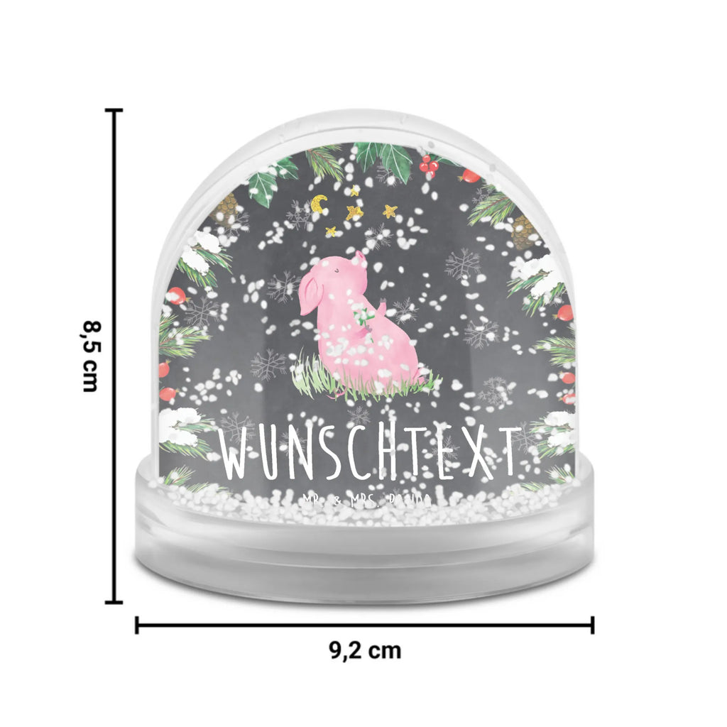 Personalisierte Schneekugel Schwein Glück Geschenkidee Schneekugel Mit Namen, Winterkugel Mit Wunschtext, Schneekugel Mit Gravur, Schneekugel Mit Namen, Schneekugel Für Paare Mit Gravur, Moderne Schneekugel Mit Text, Schneekugel Für Erwachsene Mit Namen, Schneekugel Mit Liebevollem Text, Schneekugel Mit Spruch, Schneekugel Als Geschenk Mit Namen, Schneekugel Mit Spieluhr Und Gravur, Schneekugel Für Kinder Mit Wunschtext, Glaskugel Mit Namen, Romantische Schneekugel Mit Wunschtext, Weihnachtskugel Mit Wunschtext, Klassische Schneekugel Mit Namen, Schneekugel Mit Datum, Schneekugel Mit Text, Schneekugel Für Sammler Personalisiert, Schneekugel Mit Tiermotiv Und Wunschtext, Schneekugel Weihnachten Mit Namen, Schneekugel Mit Figur Und Gravur, Schneekugel Mit Initialen, Schneekugel Mit Herz Und Namen, Schneekugel Mit Wunschtext, Schneekugel Mit Licht Und Wunschtext, Schneekugel Mit Stadtmotiv Und Namen, Schneekugel Selbst Gestalten, Personalisierte Schneekugel, Tiermotive, Gute Laune, lustige Sprüche, Tiere, Sterne, Motivation, Träume, Schweinchen, Glücksbringer, Sernchen, Ziele, Schwein, Glücksschwein. Glück