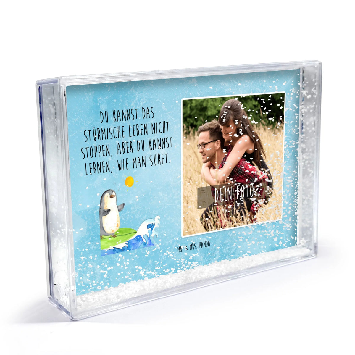Schüttelrahmen mit Foto Pinguin Surfer Personalisierbarer Bilderrahmen mit Foto, Personalisierter Fotorahmen, Foto Schüttelrahmen Acrylglas, Personalisierbarer Schüttelrahmen mit Foto, Acrylglas Schüttelrahmen mit Foto, Bilderrahmen mit Wunschfoto, Schneerahmen mit Foto personalisiert, Fotoschüttelrahmen, Acryl Schüttelrahmen mit Foto, Bilderrahmen für eigene Fotos, Schüttelrahmen für persönliches Foto, Mr. & Mrs. Panda Schüttelrahmen mit Foto, Personalisierter Bilderrahmen, Schüttelrahmen eigenes Foto, Schüttelrahmen mit deinem Foto, Rahmen mit Foto, Schneeschüttelrahmen mit Foto, Schüttelrahmen mit eigenem Bild, Schüttelrahmen mit Foto personalisiert, Rahmen mit eigenem Foto, Fotorahmen mit eigenem Bild, Schüttelbilderrahmen mit Foto, Schüttelrahmen mit eigenem Foto, Schüttelrahmen mit Foto und Schnee, Fotorahmen zum Schütteln mit Foto, Bilderrahmen mit eigenem Bild, Acryl Bilderrahmen mit Foto, Personalisierbarer Fotorahmen mit Foto, Personalisierter Schüttelrahmen, Bilderrahmen mit Foto zum Schütteln, Fotobilderrahmen personalisiert, Schüttelrahmen mit Wunschfoto, Schüttelrahmen Wunschfoto, Foto Schüttelrahmen mit Schnee, Bilderrahmen mit Foto, individueller Schüttelrahmen mit Foto, Schüttelrahmen mit Foto, Fotorahmen mit Wunschfoto, Personalisierter Schneebilderrahmen Foto, Schüttelrahmen mit Tiefenwirkung und Foto, Schüttelrahmen Mr. & Mrs. Panda Foto, Personalisierter Rahmen mit Foto, Schüttelrahmen mit Bild, Fotorahmen mit eigenem Foto, Foto Schüttelrahmen, Pinguin, Wellen, Wellen Reiten, Surfen, Portugal, Hawaii, Urlaub, Surfer, Pinguine