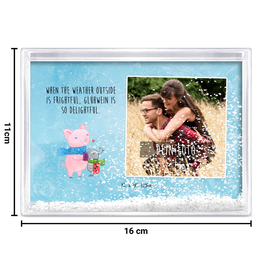 Schüttelrahmen mit Foto Glühschwein Smörle Fotogeschenk, Schüttelrahmen mit Foto, Bilderrahmen mit Foto, Fotogeschenke, Rahmen mit Foto, Orginalles Fotogeschenk, Winter, Weihnachten, Weihnachtsdeko, Nikolaus, Advent, Heiligabend, Wintermotiv, Glühwein Liebhaber Geschenk, Handgezeichnetes Glühschwein, Herzliches Marienkäfer Motiv, Süßer Marienkäfer gibt Geschenk, Romantische Geschenkidee Glühwein, Kreatives Glühschwein Design, Smörle der stolze Marienkäfer, Glühwein ist köstlich Spruch, Winterlicher Glühwein Spruch, Marienkäfer in Winterkleidung
