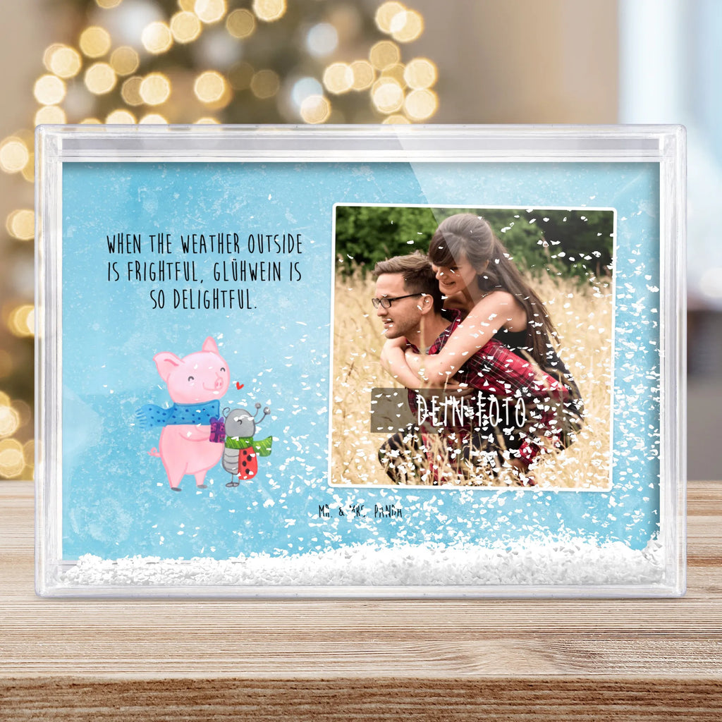 Schüttelrahmen mit Foto Glühschwein Smörle Fotogeschenk, Schüttelrahmen mit Foto, Bilderrahmen mit Foto, Fotogeschenke, Rahmen mit Foto, Orginalles Fotogeschenk, Winter, Weihnachten, Weihnachtsdeko, Nikolaus, Advent, Heiligabend, Wintermotiv, Glühwein Liebhaber Geschenk, Handgezeichnetes Glühschwein, Herzliches Marienkäfer Motiv, Süßer Marienkäfer gibt Geschenk, Romantische Geschenkidee Glühwein, Kreatives Glühschwein Design, Smörle der stolze Marienkäfer, Glühwein ist köstlich Spruch, Winterlicher Glühwein Spruch, Marienkäfer in Winterkleidung