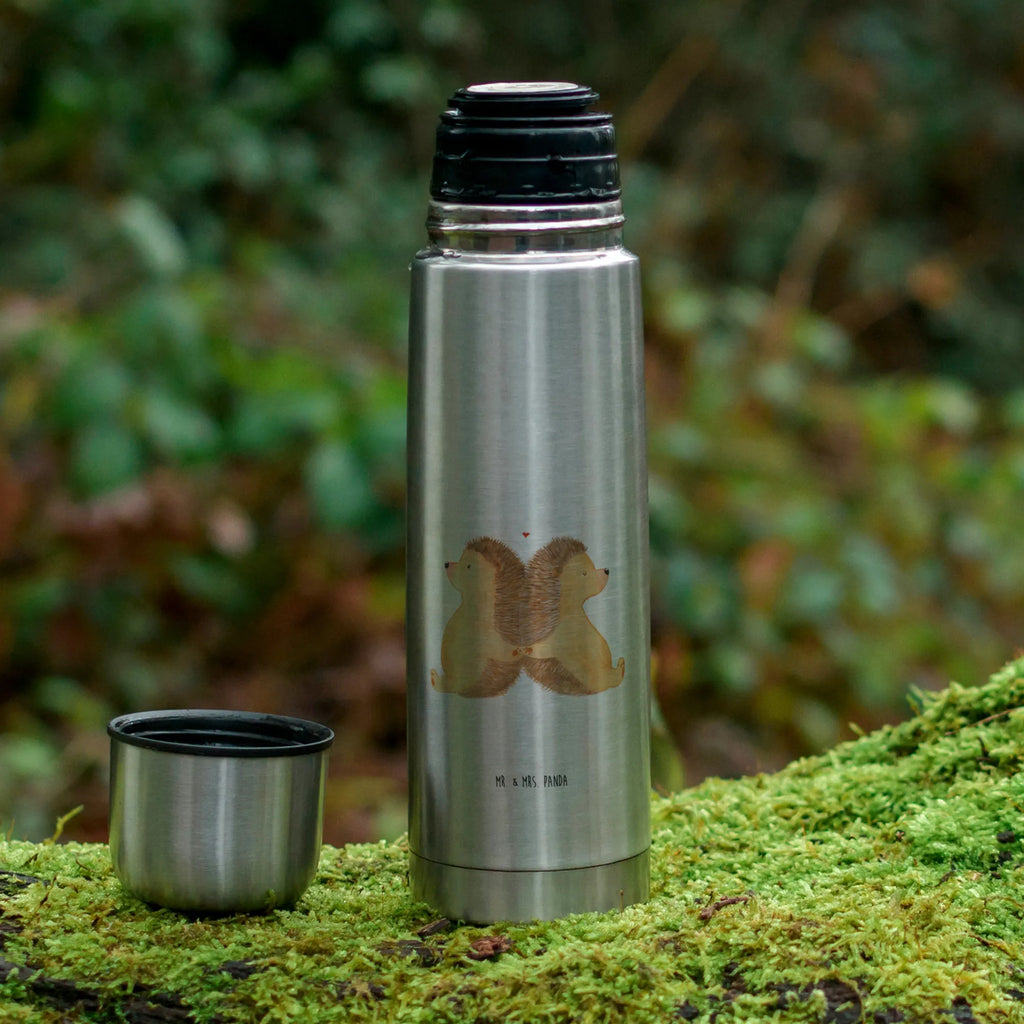 Thermos Flask Hedgehogs holding hands Thermoskanne, Liebe, Partner, Freund, Freundin, Ehemann, Ehefrau, Heiraten, Verlobung, Heiratsantrag, Liebesgeschenk, Jahrestag, Hocheitstag, Liebesbeweis, Liebesbotschaft, Hochzeit, Hand in Hand, Lieblingsmensch, Love, Igel, Gemeinsamkeit, Igelliebe, Geschenk für zwei, große Liebe