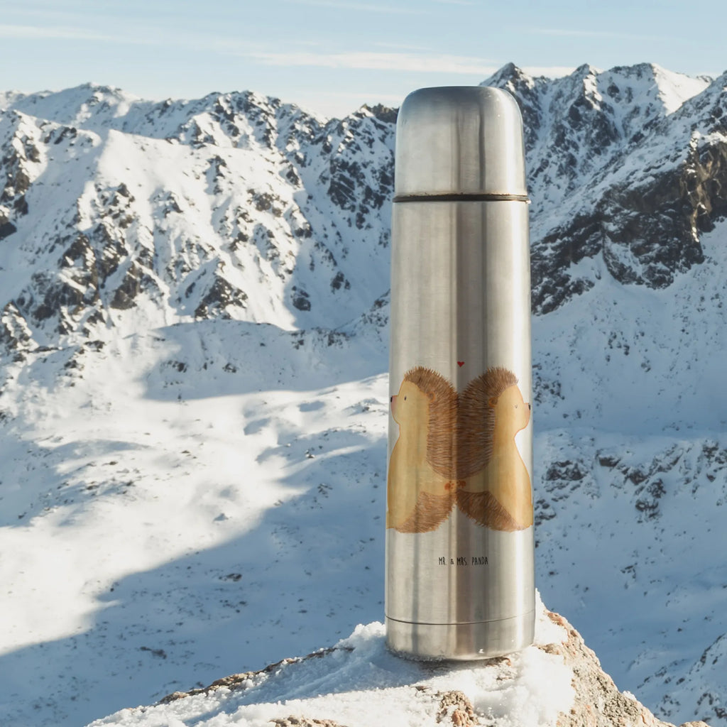 Thermos Flask Hedgehogs holding hands Thermoskanne, Liebe, Partner, Freund, Freundin, Ehemann, Ehefrau, Heiraten, Verlobung, Heiratsantrag, Liebesgeschenk, Jahrestag, Hocheitstag, Liebesbeweis, Liebesbotschaft, Hochzeit, Hand in Hand, Lieblingsmensch, Love, Igel, Gemeinsamkeit, Igelliebe, Geschenk für zwei, große Liebe