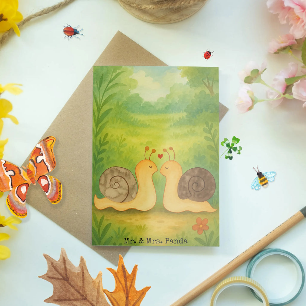 Greetings card Snails in love Design Grußkarte, Klappkarte, Einladungskarte, Glückwunschkarte, Hochzeitskarte, Geburtstagskarte, Karte, Ansichtskarten, Liebe, Partner, Freund, Freundin, Ehemann, Ehefrau, Heiraten, Verlobung, Heiratsantrag, Liebesgeschenk, Jahrestag, Hocheitstag
