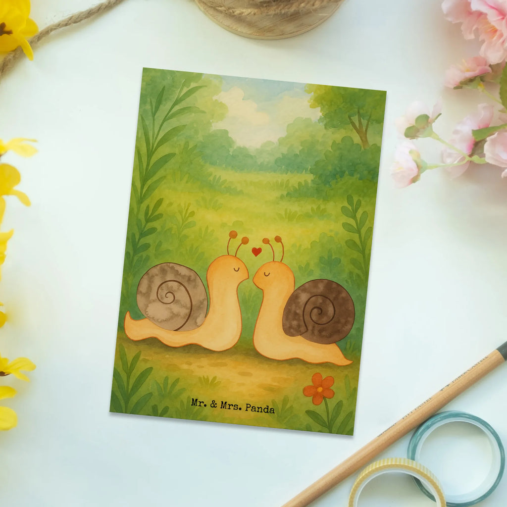 Postcard Snails in love Design Einladung, Dankeskarte, Ansichtskarten, Einladungskarte, Geburtstagskarte, Grußkarte, Karte, Einladungskarten Geburtstag, Geschenkkarte, Ansichtskarte, Einladung Geburtstag, Postkarte, Liebe, Partner, Freund, Freundin, Ehemann, Ehefrau, Heiraten, Verlobung, Heiratsantrag, Liebesgeschenk, Jahrestag, Hocheitstag