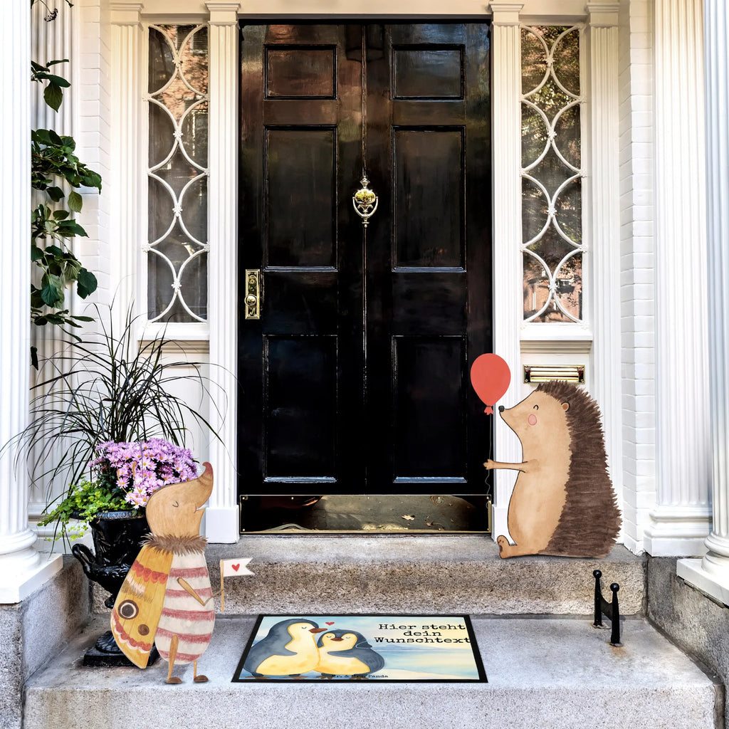 Personalized doormat Penguin embrace Design Bedrucken, Wunschnamen, Fußmatte mit Namen, Haustürmatte personalisiert, Fußmatte bedrucken, Personalisieruung, Türvorleger personalisiert, Namensfussmatte, Personalisierte Fußmatte, Personalisiert, Türvorleger mit Namen, Pinguin, Hochzeitstag, Hochzeitsgeschenk, Hochzeit, Liebe, Verlobung, Liebesbeweis, Jahrestag, Liebespaar, Liebesgeschenk