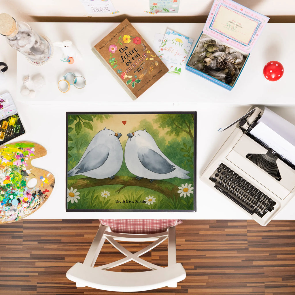 Podkładka na biurko Gołębia miłość Design Schreibunterlage, Schreibtischauflage, Bürobedarf, Büroartikel, Schreibwaren, Schreibtisch Unterlagen, Schreibtischunterlage Groß, Liebe, Partner, Freund, Freundin, Ehemann, Ehefrau, Heiraten, Verlobung, Heiratsantrag, Liebesgeschenk, Jahrestag, Hocheitstag, Turteltauben, Turteltäubchen, Tauben, Verliebt, Verlobt, Verheiratet, Geschenk Freundin, Geschenk Freund, Liebesbeweis, Hochzeitstag, Geschenk Hochzeit