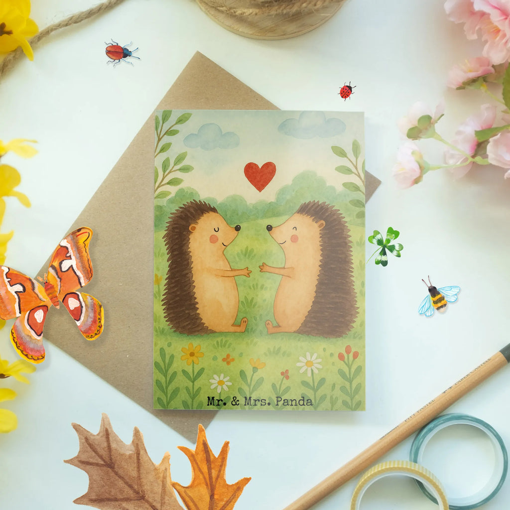 Greetings card Hedgehogs in love Design Grußkarte, Klappkarte, Einladungskarte, Glückwunschkarte, Hochzeitskarte, Geburtstagskarte, Karte, Ansichtskarten, Liebe, Partner, Freund, Freundin, Ehemann, Ehefrau, Heiraten, Verlobung, Heiratsantrag, Liebesgeschenk, Jahrestag, Hocheitstag, Verliebt, Verlobt, Verheiratet, Geschenk, Liebesbeweis, Hochzeitstag, Hochzeit, Igel