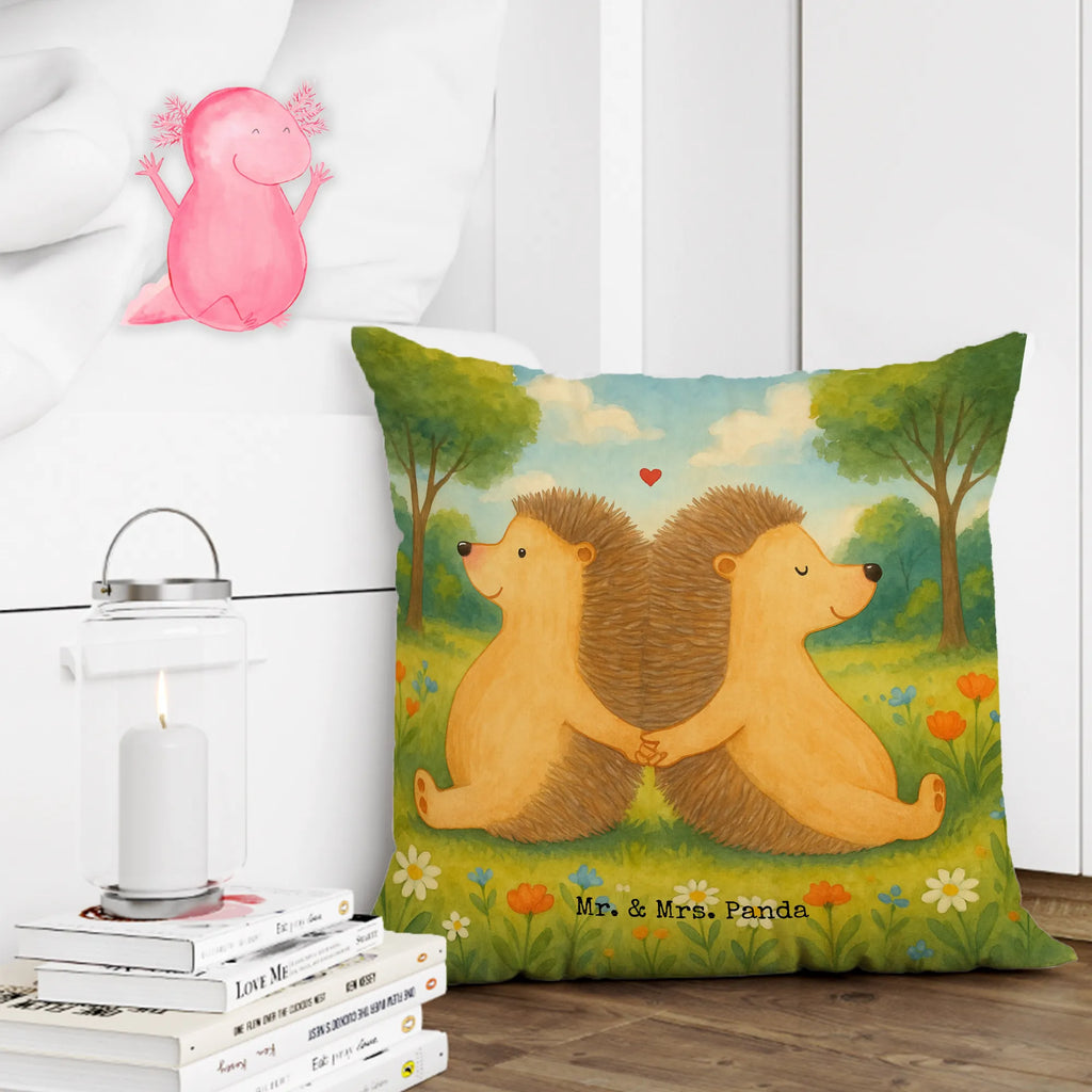 Cushion Hedgehogs holding hands Design Dekokissen 40x40, Motivkissen, Kopfkissen, Kissenbezüge, Kissen, Sofakissen, sofakissen, Kissenhülle 40x40, Kissenbezug 40x40, sitzkissen, Zierkissen, Couchkissen, Sofakissen 40x40, Kissen 40x40 Waschbar, Dekokissen Sofa, Kissen 40x40, Kissenhülle, Kopfkissen 40x40, Dekokissen, Liebe, Partner, Freund, Freundin, Ehemann, Ehefrau, Heiraten, Verlobung, Heiratsantrag, Liebesgeschenk, Jahrestag, Hocheitstag, Hand in Hand, Love, große Liebe, Lieblingsmensch, Liebesbotschaft, Liebesbeweis, Geschenk für zwei, Hochzeit, Igel, Igelliebe, Gemeinsamkeit