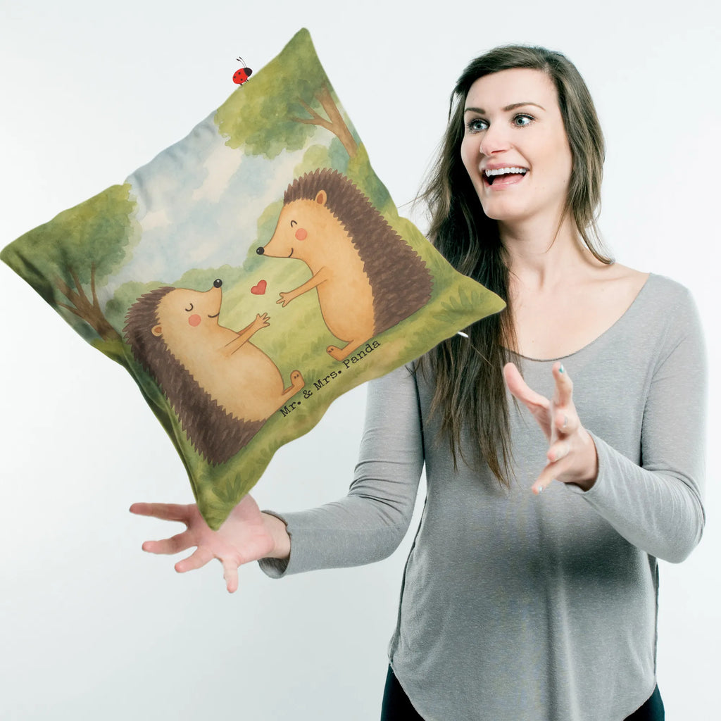Cushion Hedgehogs in love Design Kissenhülle, Kopfkissen, Sofakissen, Dekokissen, Motivkissen, sofakissen, sitzkissen, Kissen, Kissenbezüge, Kissenbezug 40x40, Kissen 40x40, Kissenhülle 40x40, Zierkissen, Couchkissen, Dekokissen Sofa, Sofakissen 40x40, Dekokissen 40x40, Kopfkissen 40x40, Kissen 40x40 Waschbar, Liebe, Partner, Freund, Freundin, Ehemann, Ehefrau, Heiraten, Verlobung, Heiratsantrag, Liebesgeschenk, Jahrestag, Hocheitstag, Verliebt, Verlobt, Verheiratet, Geschenk, Liebesbeweis, Hochzeitstag, Hochzeit, Igel
