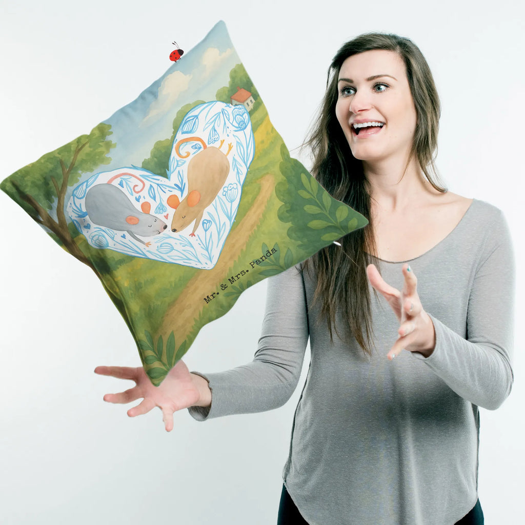 40x40 Kissen Mäuse Herz Design Kissen 40x40, Kissenbezug 40x40, Sofakissen, Motivkissen, Kopfkissen, Dekokissen Sofa, Kissen 40x40 Waschbar, Dekokissen 40x40, sofakissen, sitzkissen, Kissenhülle, Kissenbezüge, Kissen, Zierkissen, Kopfkissen 40x40, Sofakissen 40x40, Dekokissen, Couchkissen, Kissenhülle 40x40, Liebe, Partner, Freund, Freundin, Ehemann, Ehefrau, Heiraten, Verlobung, Heiratsantrag, Liebesgeschenk, Jahrestag, Hocheitstag, Hochzeit, Gemeinsamkeit, Mäuse, Liebesbotschaft, Liebesbeweis, Love, Lieblingsmensch, Maus, Geschenk für zwei