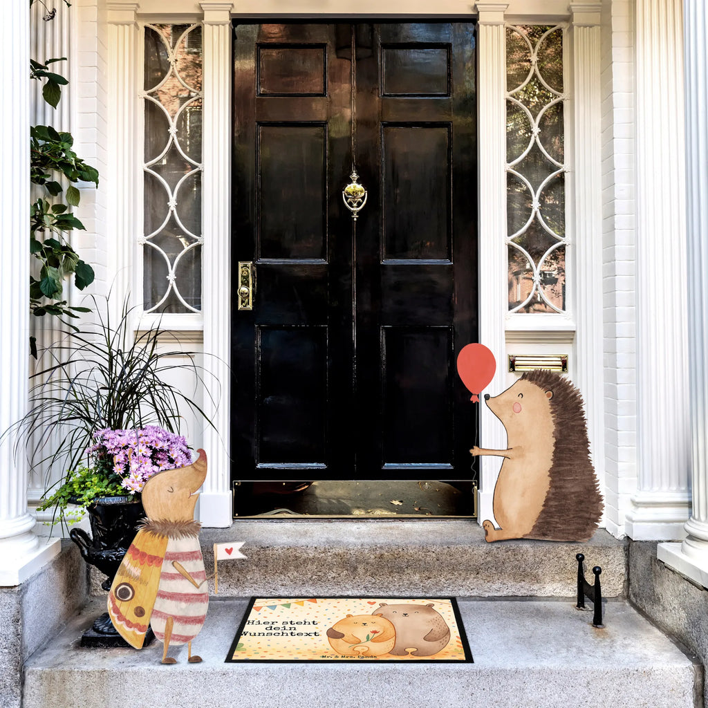Personalisierte Fußmatte Bären Liebe Design Türvorleger mit Namen, Namensfussmatte, Bedrucken, Fußmatte mit Namen, Haustürmatte personalisiert, Wunschnamen, Personalisiert, Personalisierte Fußmatte, Fußmatte bedrucken, Türvorleger personalisiert, Personalisieruung, Liebe, Partner, Freund, Freundin, Ehemann, Ehefrau, Heiraten, Verlobung, Heiratsantrag, Liebesgeschenk, Jahrestag, Hocheitstag, Bären, Liebesbeweis, Geschenk Freund, Bärchen, Verlobt, Geschenk Hochzeit, Verliebt, Geschenk Freundin, Hochzeitstag, Bär, Verheiratet
