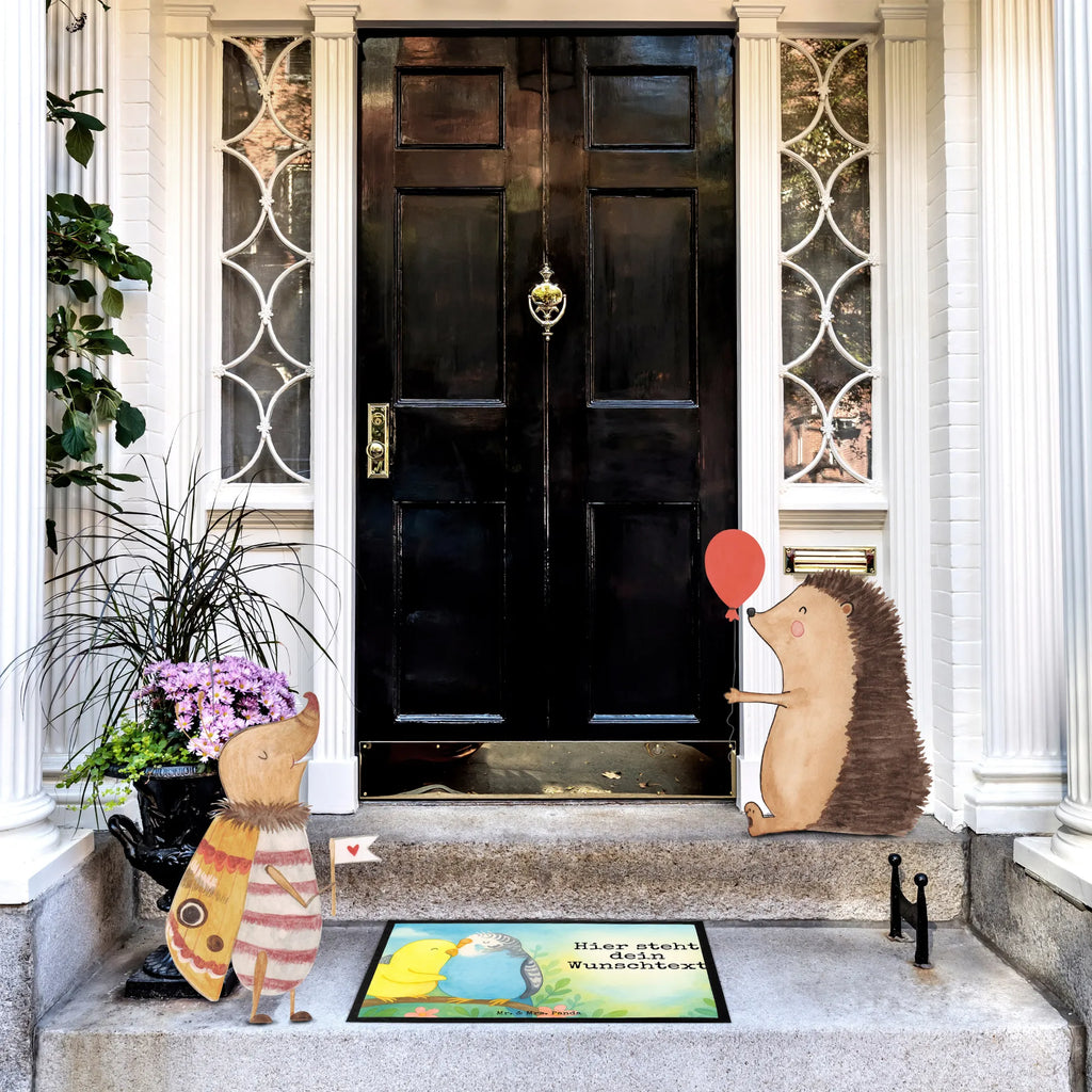 Personalisierte Fußmatte Wellensittich Liebe Design Türvorleger mit Namen, Personalisierte Fußmatte, Haustürmatte personalisiert, Wunschnamen, Bedrucken, Personalisieruung, Namensfussmatte, Fußmatte bedrucken, Personalisiert, Fußmatte mit Namen, Türvorleger personalisiert, Liebe, Partner, Freund, Freundin, Ehemann, Ehefrau, Heiraten, Verlobung, Heiratsantrag, Liebesgeschenk, Jahrestag, Hocheitstag, Kuscheln, Wellensittich, Vögel, Nähe, Vertrauen