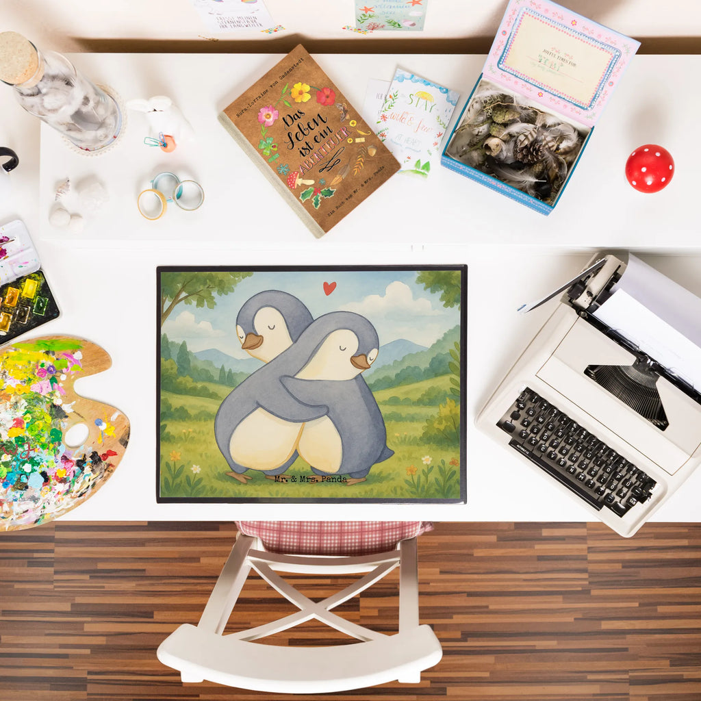 Schreibtischunterlage Pinguine Kuscheln Design Schreibunterlage, Schreibtischauflage, Bürobedarf, Büroartikel, Schreibwaren, Schreibtisch Unterlagen, Schreibtischunterlage Groß, Liebe, Partner, Freund, Freundin, Ehemann, Ehefrau, Heiraten, Verlobung, Heiratsantrag, Liebesgeschenk, Jahrestag, Hocheitstag, Valentinstag, Geschenk für Frauen, Hochzeitstag, Mitbringsel, Geschenk für Freundin, Geschenk für Partner, Liebesbeweis, für Männer, für Ehemann