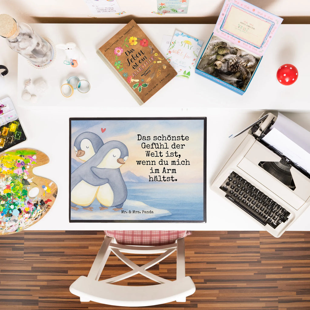 Schreibtischunterlage Pinguine Kuscheln Design Schreibunterlage, Schreibtischauflage, Bürobedarf, Büroartikel, Schreibwaren, Schreibtisch Unterlagen, Schreibtischunterlage Groß, Liebe, Partner, Freund, Freundin, Ehemann, Ehefrau, Heiraten, Verlobung, Heiratsantrag, Liebesgeschenk, Jahrestag, Hocheitstag, Valentinstag, Geschenk für Frauen, Hochzeitstag, Mitbringsel, Geschenk für Freundin, Geschenk für Partner, Liebesbeweis, für Männer, für Ehemann