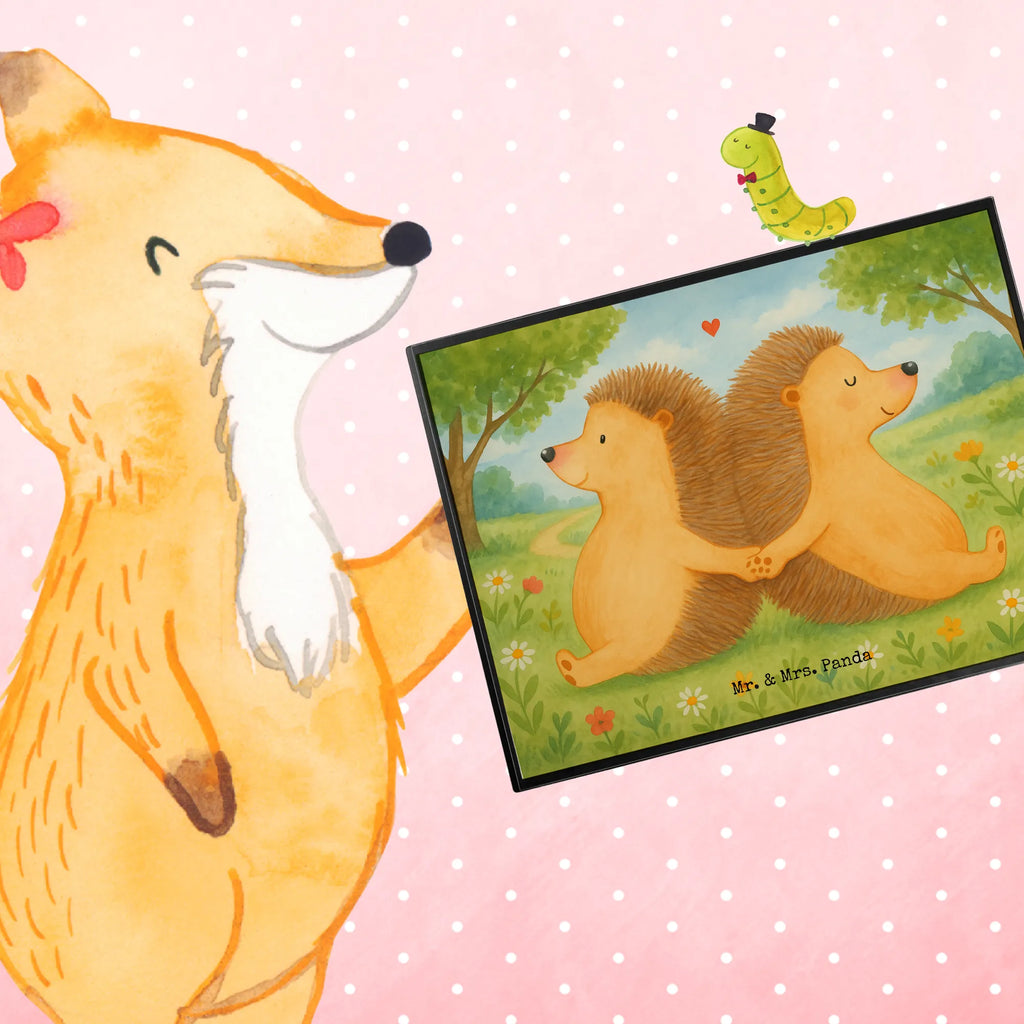 Desk pad Hedgehogs holding hands Design Büroartikel, Schreibwaren, Schreibtisch Unterlagen, Schreibtischunterlage Groß, Schreibtischauflage, Schreibunterlage, Bürobedarf, Liebe, Partner, Freund, Freundin, Ehemann, Ehefrau, Heiraten, Verlobung, Heiratsantrag, Liebesgeschenk, Jahrestag, Hocheitstag, Liebesbeweis, Lieblingsmensch, Hochzeit, Igel, Hand in Hand, Gemeinsamkeit, Love, Geschenk für zwei, Liebesbotschaft, Igelliebe, große Liebe