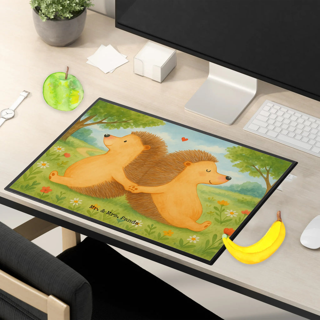 Desk pad Hedgehogs holding hands Design Büroartikel, Schreibwaren, Schreibtisch Unterlagen, Schreibtischunterlage Groß, Schreibtischauflage, Schreibunterlage, Bürobedarf, Liebe, Partner, Freund, Freundin, Ehemann, Ehefrau, Heiraten, Verlobung, Heiratsantrag, Liebesgeschenk, Jahrestag, Hocheitstag, Liebesbeweis, Lieblingsmensch, Hochzeit, Igel, Hand in Hand, Gemeinsamkeit, Love, Geschenk für zwei, Liebesbotschaft, Igelliebe, große Liebe