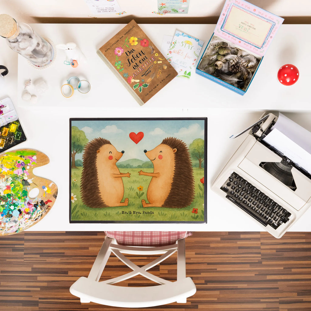 Desk pad Hedgehogs in love Design Schreibtischauflage, Schreibtischunterlage Groß, Schreibtisch Unterlagen, Schreibunterlage, Büroartikel, Schreibwaren, Bürobedarf, Liebe, Partner, Freund, Freundin, Ehemann, Ehefrau, Heiraten, Verlobung, Heiratsantrag, Liebesgeschenk, Jahrestag, Hocheitstag, Igel, Hochzeitstag, Verheiratet, Geschenk, Hochzeit, Verlobt, Verliebt, Liebesbeweis