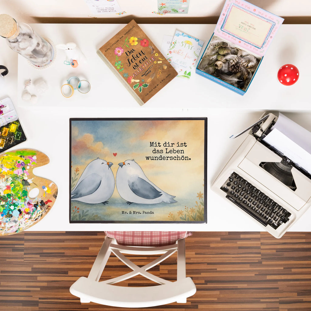 Podkładka na biurko Gołębia miłość Design Schreibunterlage, Schreibtischauflage, Bürobedarf, Büroartikel, Schreibwaren, Schreibtisch Unterlagen, Schreibtischunterlage Groß, Liebe, Partner, Freund, Freundin, Ehemann, Ehefrau, Heiraten, Verlobung, Heiratsantrag, Liebesgeschenk, Jahrestag, Hocheitstag, Turteltauben, Turteltäubchen, Tauben, Verliebt, Verlobt, Verheiratet, Geschenk Freundin, Geschenk Freund, Liebesbeweis, Hochzeitstag, Geschenk Hochzeit