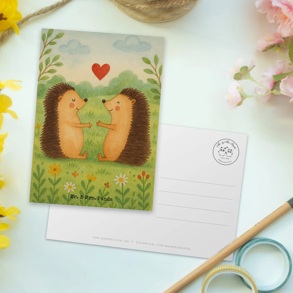 Postcard Hedgehogs in love Design Postkarte, Karte, Geschenkkarte, Grußkarte, Einladung, Ansichtskarte, Geburtstagskarte, Einladungskarte, Dankeskarte, Ansichtskarten, Einladung Geburtstag, Einladungskarten Geburtstag, Liebe, Partner, Freund, Freundin, Ehemann, Ehefrau, Heiraten, Verlobung, Heiratsantrag, Liebesgeschenk, Jahrestag, Hocheitstag, Verliebt, Verlobt, Verheiratet, Geschenk, Liebesbeweis, Hochzeitstag, Hochzeit, Igel