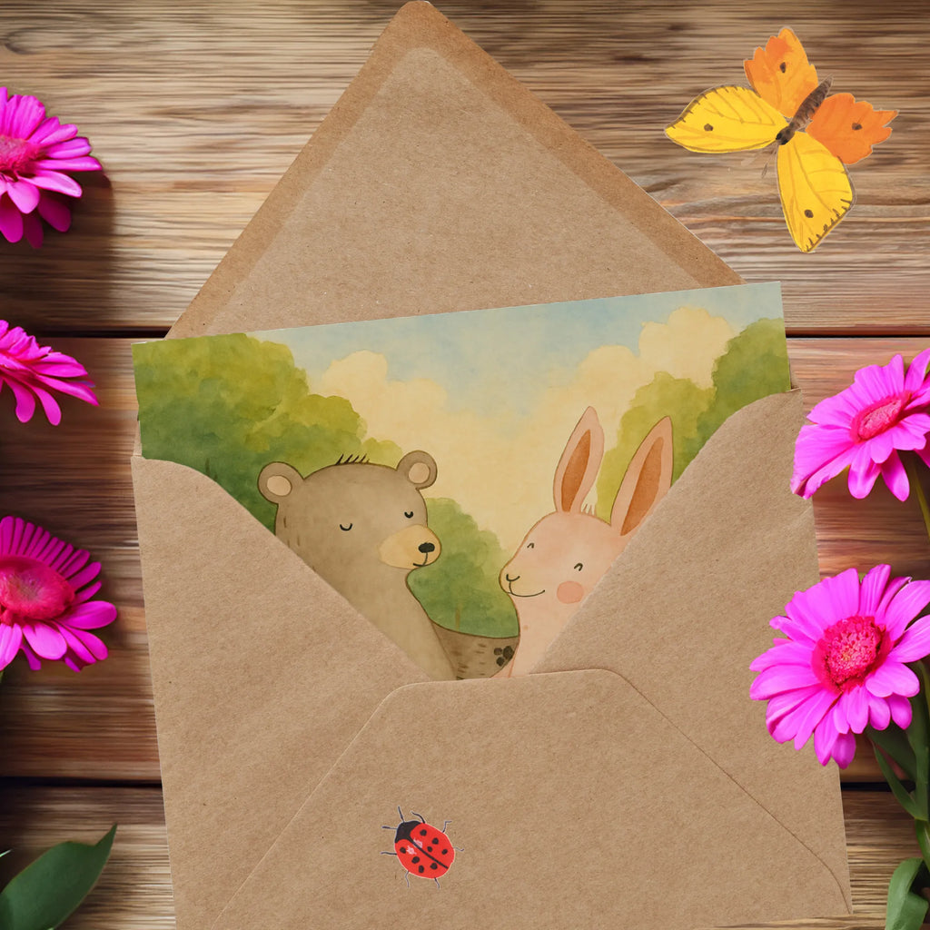 Deluxe Karte Bär und Hase Umarmen Design Karte, Grußkarte, Klappkarte, Einladungskarte, Glückwunschkarte, Hochzeitskarte, Geburtstagskarte, Hochwertige Grußkarte, Hochwertige Klappkarte, Liebe, Partner, Freund, Freundin, Ehemann, Ehefrau, Heiraten, Verlobung, Heiratsantrag, Liebesgeschenk, Jahrestag, Hocheitstag, Freunde, bester Freund, Hase, Bär, Bärchen, best friends