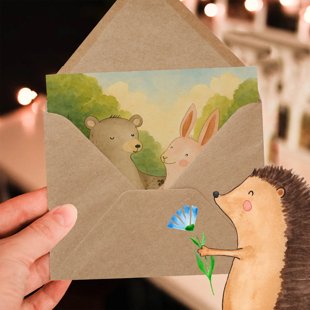 Deluxe Karte Bär und Hase Umarmen Design Karte, Grußkarte, Klappkarte, Einladungskarte, Glückwunschkarte, Hochzeitskarte, Geburtstagskarte, Hochwertige Grußkarte, Hochwertige Klappkarte, Liebe, Partner, Freund, Freundin, Ehemann, Ehefrau, Heiraten, Verlobung, Heiratsantrag, Liebesgeschenk, Jahrestag, Hocheitstag, Freunde, bester Freund, Hase, Bär, Bärchen, best friends