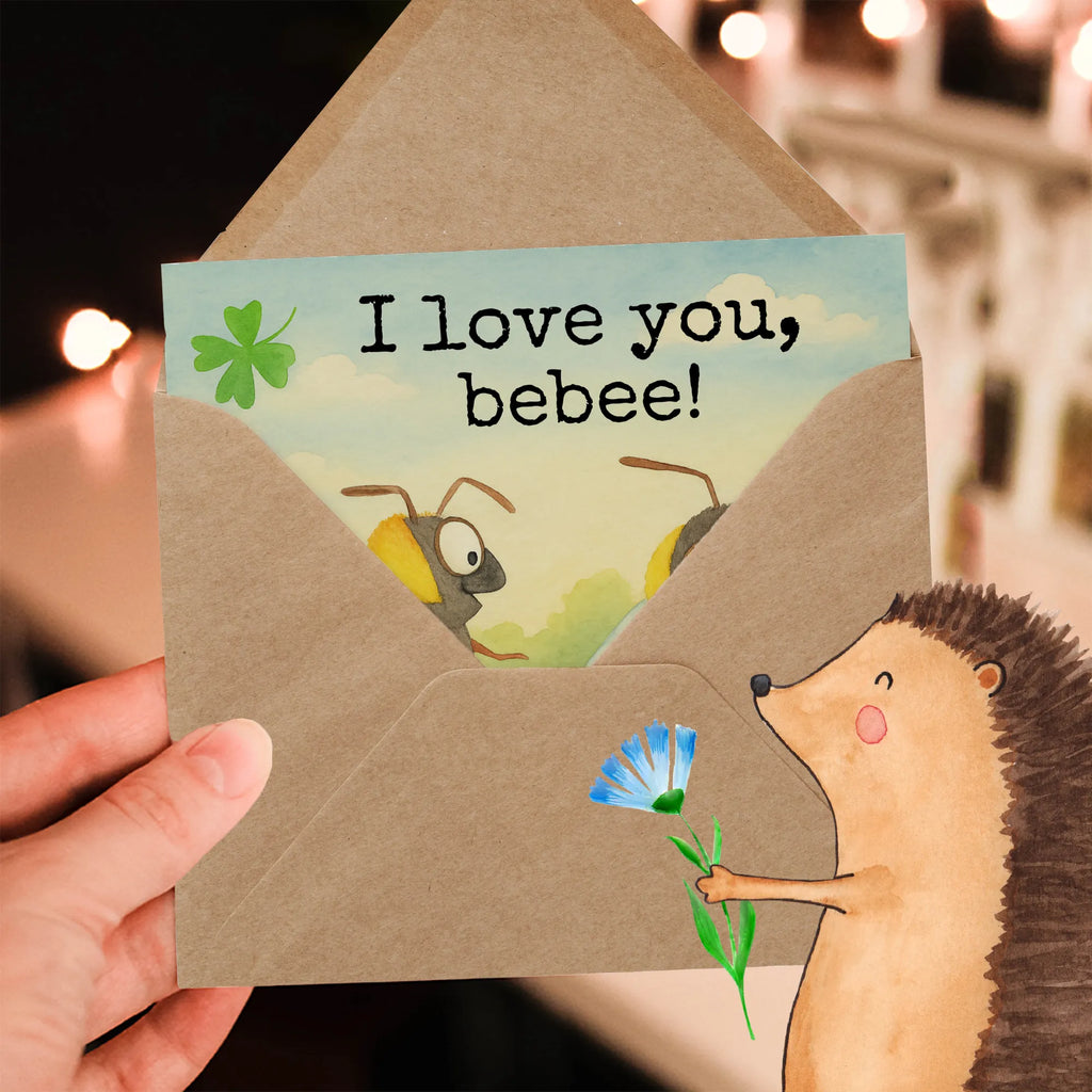 Deluxe Karte Bienen Paar Design Karte, Grußkarte, Klappkarte, Einladungskarte, Glückwunschkarte, Hochzeitskarte, Geburtstagskarte, Hochwertige Grußkarte, Hochwertige Klappkarte, Liebe, Partner, Freund, Freundin, Ehemann, Ehefrau, Heiraten, Verlobung, Heiratsantrag, Liebesgeschenk, Jahrestag, Hocheitstag, Valentinstag, Geschenk für Frauen, Hochzeitstag, Mitbringsel, Geschenk für Freundin, Geschenk für Partner, Liebesbeweis, für Männer, für Ehemann, Schildkröten, verliebte Schildkröten