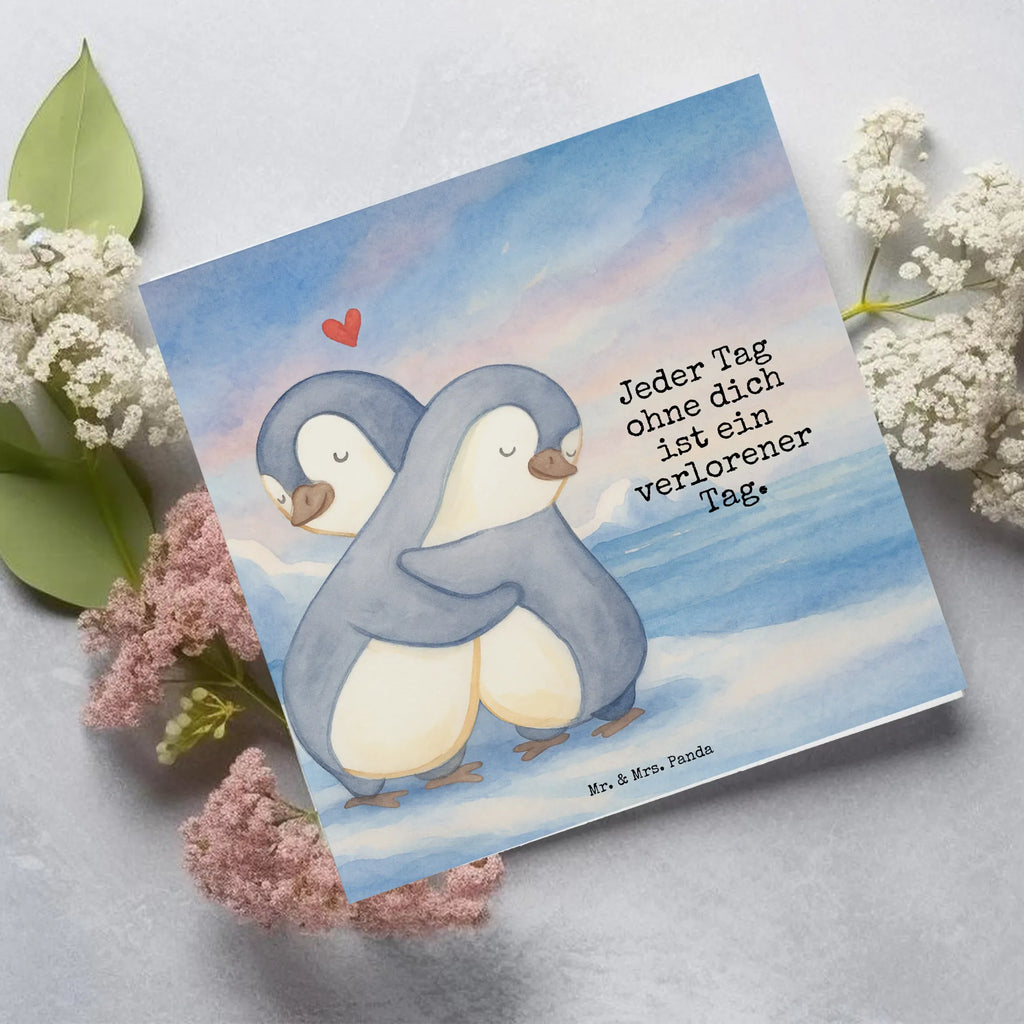 Deluxe Karte Pinguine Kuscheln Design Karte, Grußkarte, Klappkarte, Einladungskarte, Glückwunschkarte, Hochzeitskarte, Geburtstagskarte, Hochwertige Grußkarte, Hochwertige Klappkarte, Liebe, Partner, Freund, Freundin, Ehemann, Ehefrau, Heiraten, Verlobung, Heiratsantrag, Liebesgeschenk, Jahrestag, Hocheitstag, Valentinstag, Geschenk für Frauen, Hochzeitstag, Mitbringsel, Geschenk für Freundin, Geschenk für Partner, Liebesbeweis, für Männer, für Ehemann