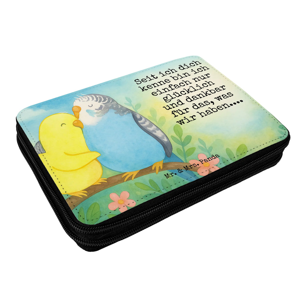 Leather folder Parakeets in love Design Bestückte Federmappe, Federmappe Einschulung, Stifte Etui, Grundschule, Kinder Federmappe, Schule, Büro Stifte Etui, Motiv, Federmäppchen, Federmäppchen bedruckt, Stiftetasche, Schüler, Federmappe, Geschenk, Einschulung, Schülerin, Stifterolle, Kind, Liebe, Partner, Freund, Freundin, Ehemann, Ehefrau, Heiraten, Verlobung, Heiratsantrag, Liebesgeschenk, Jahrestag, Hocheitstag, Vögel, Nähe, Kuscheln, Vertrauen, Wellensittich