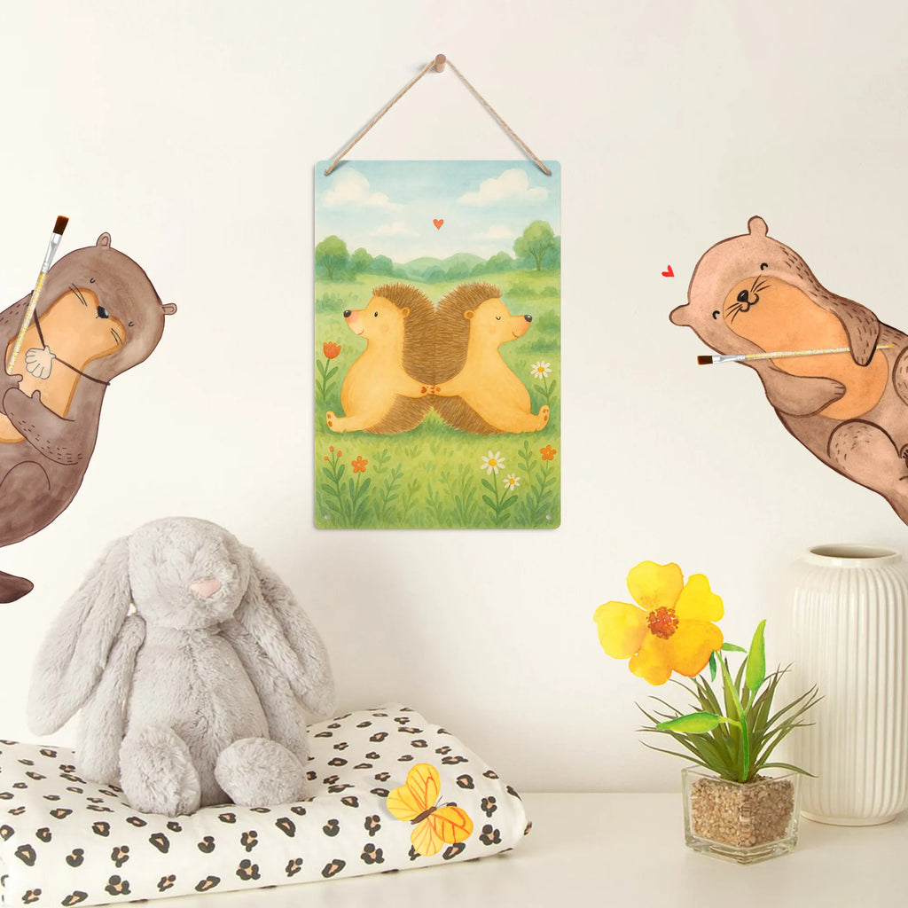 Malen nach Zahlen Metallschild Igel händchenhaltend Design Baseln, Kunstwerk, Bastelidee, Ausmalbild, Künstler, Malen nach Zahlen, Malen, Kreativität, DIY, Liebe, Partner, Freund, Freundin, Ehemann, Ehefrau, Heiraten, Verlobung, Heiratsantrag, Liebesgeschenk, Jahrestag, Hocheitstag, Gemeinsamkeit, Liebesbotschaft, Igel, Geschenk für zwei, Liebesbeweis, Lieblingsmensch, Hand in Hand, Love, Igelliebe, Hochzeit, große Liebe