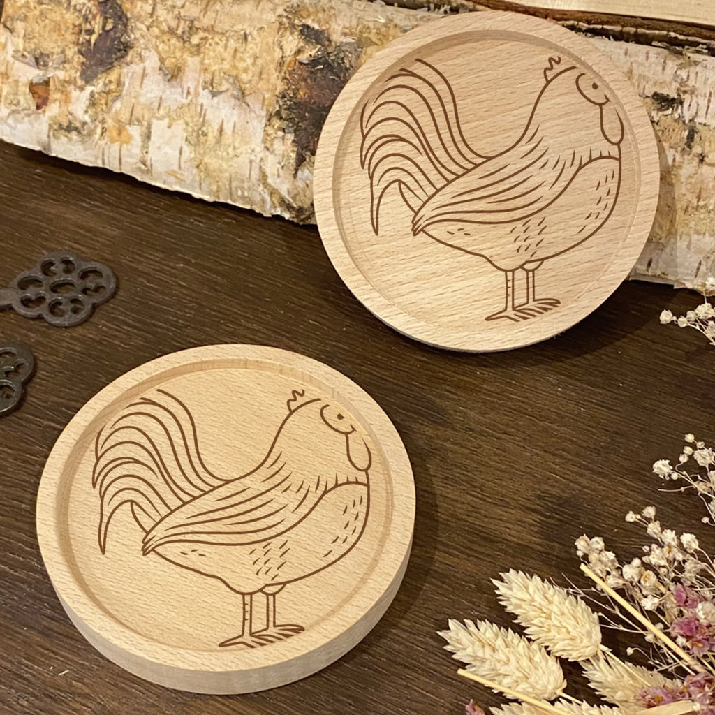 Holz Untersetzer Hahn Korn Untersetzer, Gravierte Untersetzer, Untersetzer graviert, Holz Untersetzer, Bauernhof, Hoftiere, Landwirt, Landwirtin, Henne, Hahn, Eier, Natur, Korn