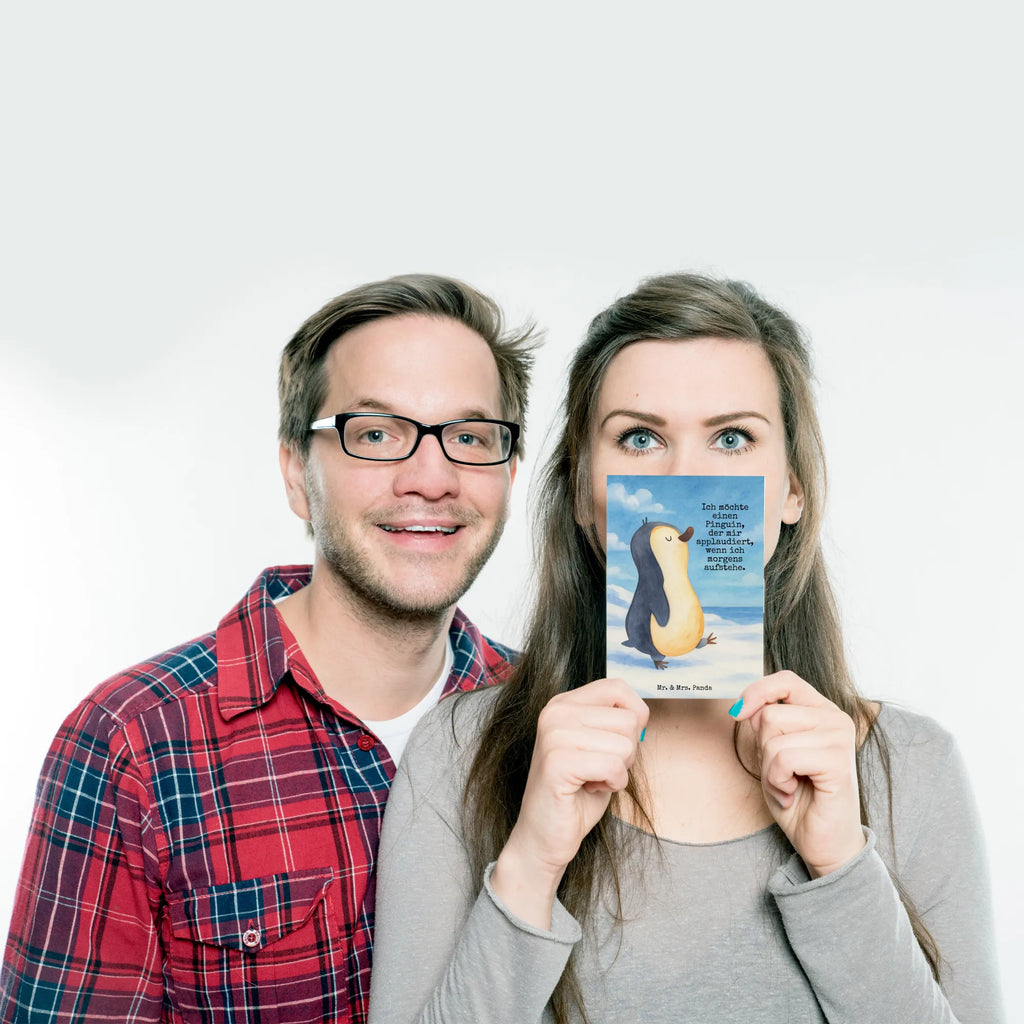 Postkarte Pinguin marschieren Design bildkarte, einzelkarte, Ansichtskarte, Fotokarte, Grußkarte, Ansichtskarten, Designkarte, Postkarten, spruchkarte, Kunstkarten, Motivkarte, kunstkarte, Postkarte, Pinguin, Schwester, Frühaufsteher, Langschläfer, Pinguine, Familie, Bruder