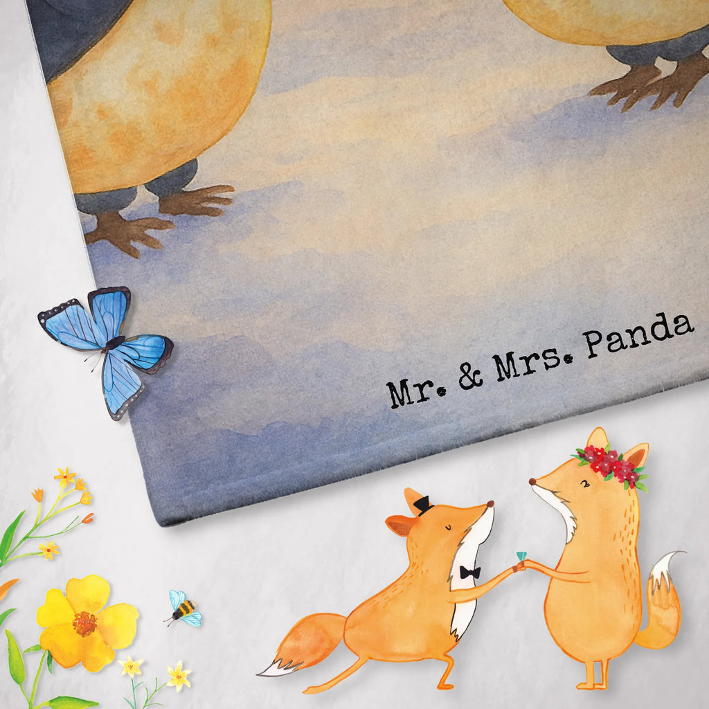 Personalized Bath Towel Penguins in love Design Strandtuch mit Namen, Saunatuch mit Namen, Duschtuch mit Namen, Kinder Handtuch mit Namen, Personalisiertes Badetuch, Personalisiertes Handtuch, Badetuch mit Namen, Liebe, Partner, Freund, Freundin, Ehemann, Ehefrau, Heiraten, Verlobung, Heiratsantrag, Liebesgeschenk, Jahrestag, Hocheitstag, Verlobter, Geschenkidee, Gastgeschenk, Verlobte, Pinguin, Liebesbeweis, Geschenk Hochzeitstag, Pinguinpaar, Love, Liebesspruch, Pinguin Paar, Pärchen. Liebespaar, Geschenk Freund, Hochzeitstag, Geschenk Freundin, Pinguine, Paar, Hochzeit, Pinguin Liebe