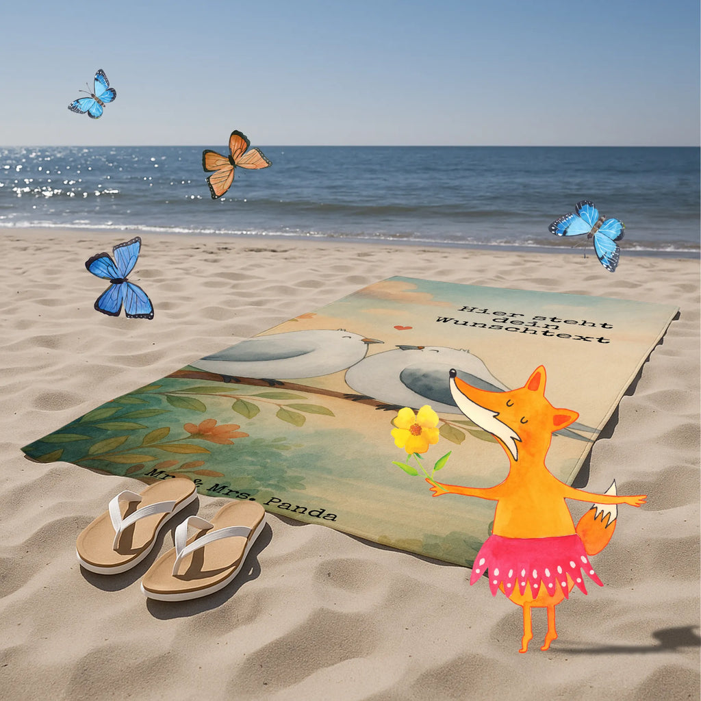 Personalisiertes Badehandtuch Turteltauben Liebe Design Kinder Handtuch mit Namen, Duschtuch mit Namen, Badetuch mit Namen, Saunatuch mit Namen, Strandtuch mit Namen, Personalisiertes Badetuch, Personalisiertes Handtuch, Liebe, Partner, Freund, Freundin, Ehemann, Ehefrau, Heiraten, Verlobung, Heiratsantrag, Liebesgeschenk, Jahrestag, Hocheitstag, Geschenk Freund, Turteltäubchen, Hochzeitstag, Turteltauben, Liebesbeweis, Geschenk Freundin, Tauben, Verliebt, Verlobt, Verheiratet, Geschenk Hochzeit