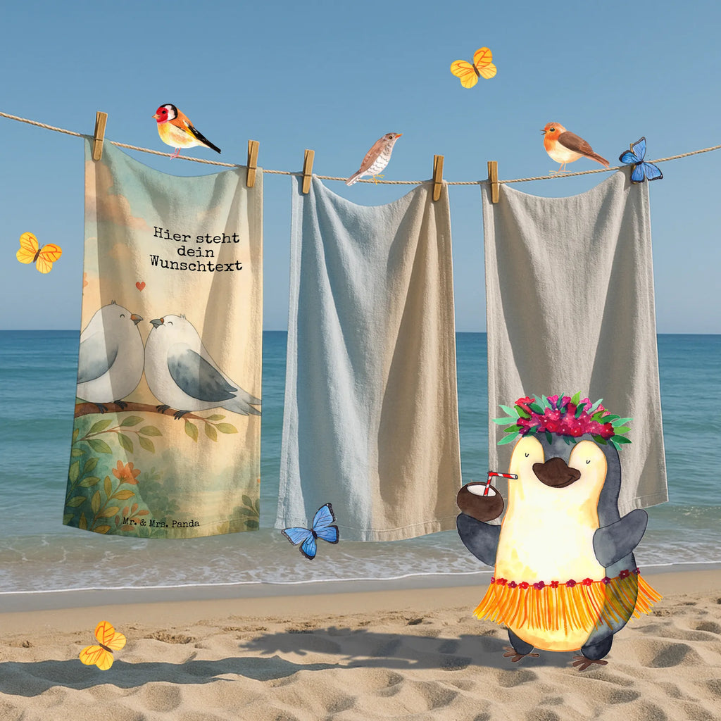 Personalisiertes Badehandtuch Turteltauben Liebe Design Kinder Handtuch mit Namen, Duschtuch mit Namen, Badetuch mit Namen, Saunatuch mit Namen, Strandtuch mit Namen, Personalisiertes Badetuch, Personalisiertes Handtuch, Liebe, Partner, Freund, Freundin, Ehemann, Ehefrau, Heiraten, Verlobung, Heiratsantrag, Liebesgeschenk, Jahrestag, Hocheitstag, Geschenk Freund, Turteltäubchen, Hochzeitstag, Turteltauben, Liebesbeweis, Geschenk Freundin, Tauben, Verliebt, Verlobt, Verheiratet, Geschenk Hochzeit