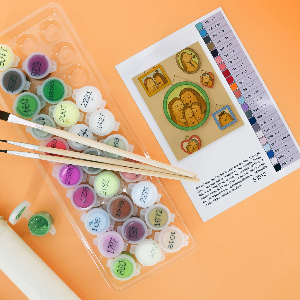 Malen nach Zahlen Igel Familie Design Malen, Malen nach Zahlen, DIY, Künstler, Baseln, Kreativität, Kunstwerk, Bastelidee, Ausmalbild, Familie, Vatertag, Muttertag, Bruder, Schwester, Mama, Papa, Oma, Opa, Glück, Zusammenhalt, Bilder, Igel, Liebe