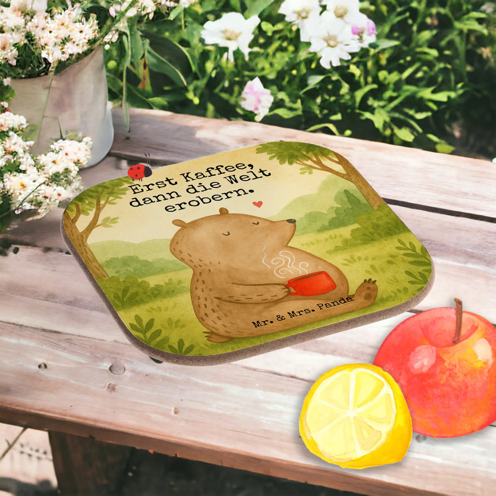 Untersetzer Bär Kaffee Design Korkuntersetzer, Untersetzer Gläser, Untersetzer aus Holz, Untersetzer Design, Getränkeuntersetzer, Untersetzer für Gläser, Glasuntersetzer, Bierdeckel, Holzuntersetzer, Tassen Untersetzer, Untersetzer, Untersetzer Holz, Bär, Teddy, Teddybär, Morgenroutine, Bären, guten Morgen, Motivation, Coffee, Welt retten, Kaffee, Welt erobern