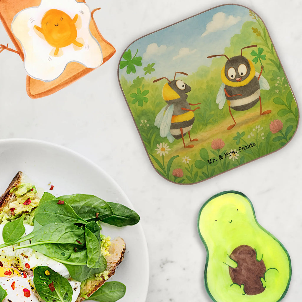 Untersetzer Hummeln Kleeblatt Design Untersetzer, Bierdeckel, Glasuntersetzer, Untersetzer Gläser, Getränkeuntersetzer, Untersetzer aus Holz, Untersetzer für Gläser, Korkuntersetzer, Untersetzer Holz, Holzuntersetzer, Tassen Untersetzer, Untersetzer Design, Tiermotive, Gute Laune, lustige Sprüche, Tiere, Hummel, Biene, Spruch positiv, Biene Deko, Spruch schön, glücklich sein, glücklich werden, Spruch fröhlich