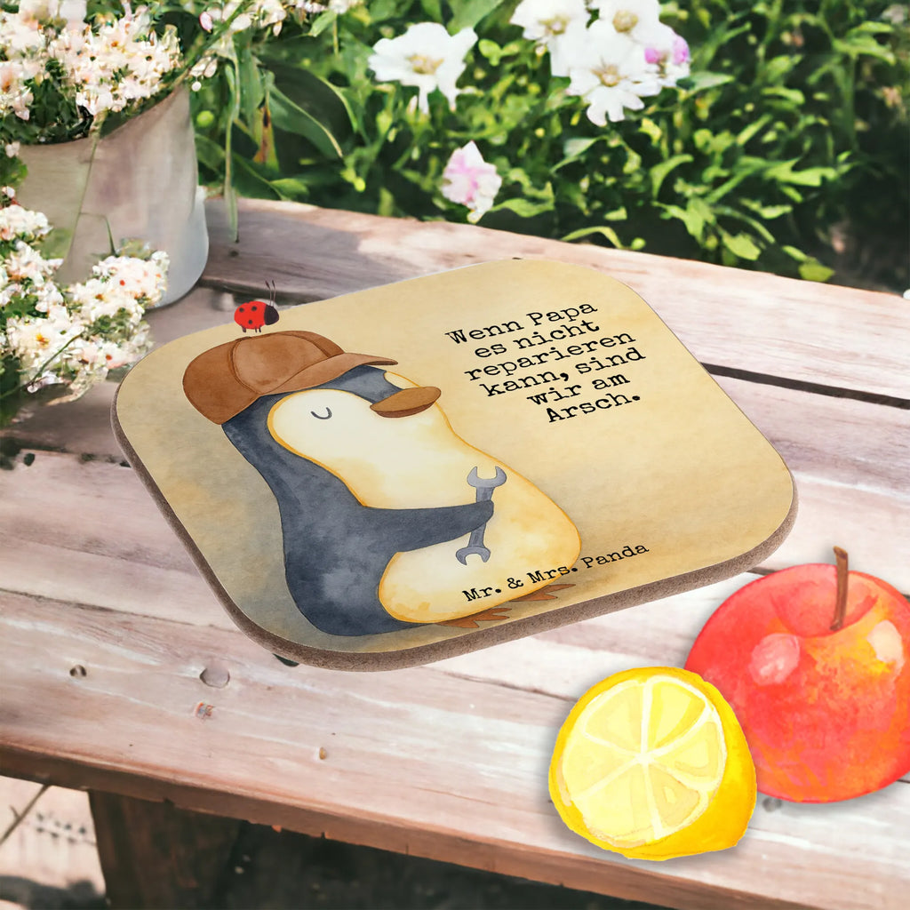 Untersetzer Wenn Papa es nicht reparieren kann, sind wir am Arsch Design Korkuntersetzer, Untersetzer aus Holz, Getränkeuntersetzer, Untersetzer Holz, Untersetzer Gläser, Glasuntersetzer, Bierdeckel, Untersetzer, Tassen Untersetzer, Holzuntersetzer, Untersetzer Design, Untersetzer für Gläser, Familie, Vatertag, Muttertag, Bruder, Schwester, Mama, Papa, Oma, Opa, Geschenk Papa, Vater, Bester Papa der Welt